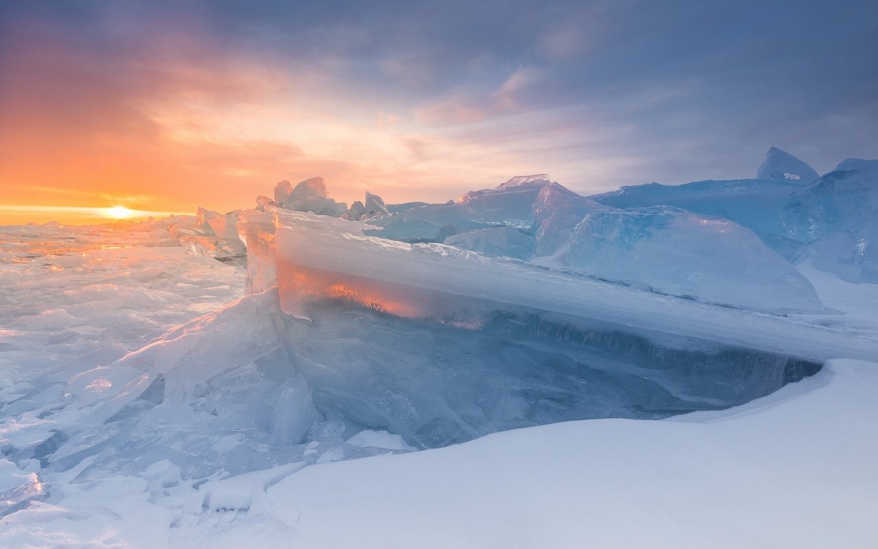 Обои озеро, солнце, зима, лёд, байкал, lake, the sun, winter, ice, baikal разрешение 2000x1335 Загрузить