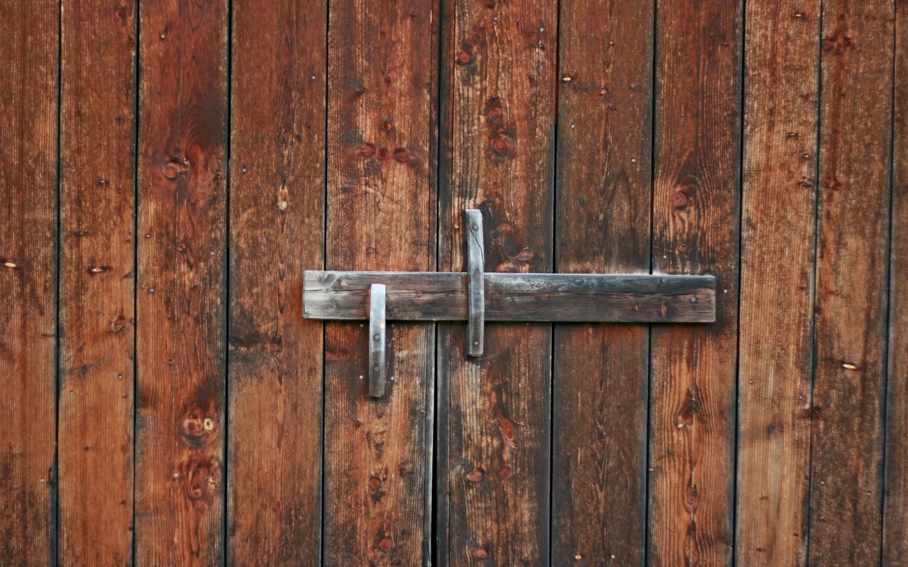 Обои двери, деревянные, старые, засов, door, wooden, old, hasp разрешение 3888x2592 Загрузить