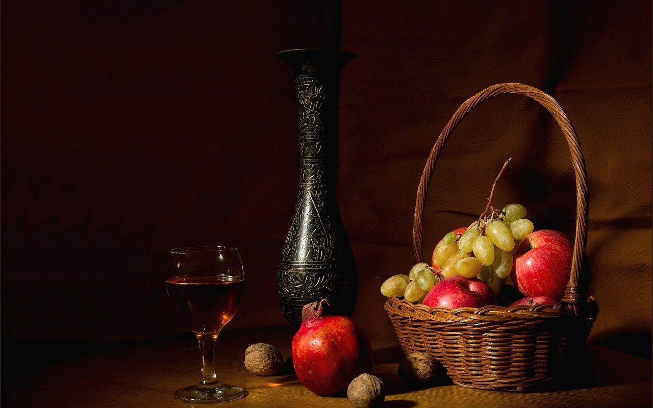 Обои орехи, виноград, бокал, яблоко, кувшин, натюрморт, гранат, nuts, grapes, glass, apple, pitcher, still life, garnet разрешение 1920x1281 Загрузить