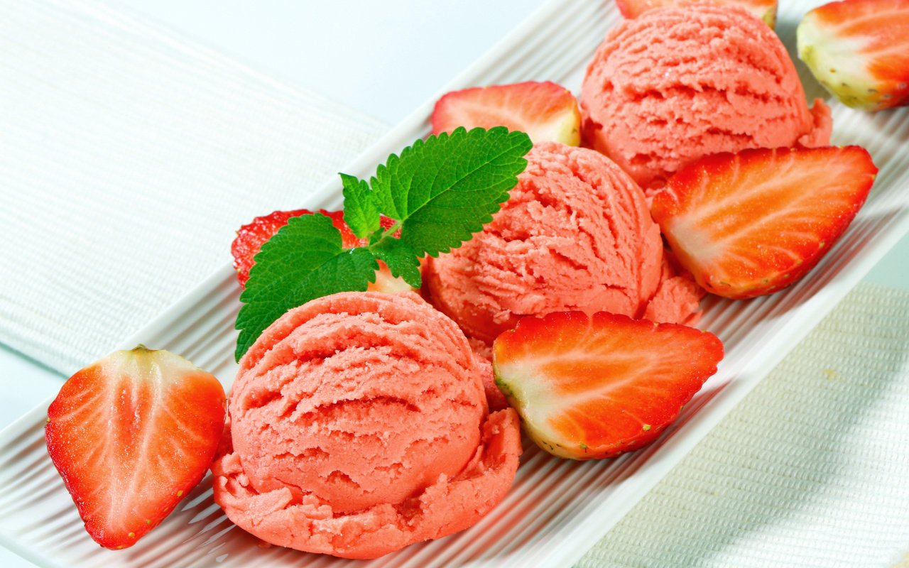 Обои мороженое, клубника, сладости, ягоды, мороженное, десерт, ice cream, strawberry, sweets, berries, dessert разрешение 4225x2816 Загрузить