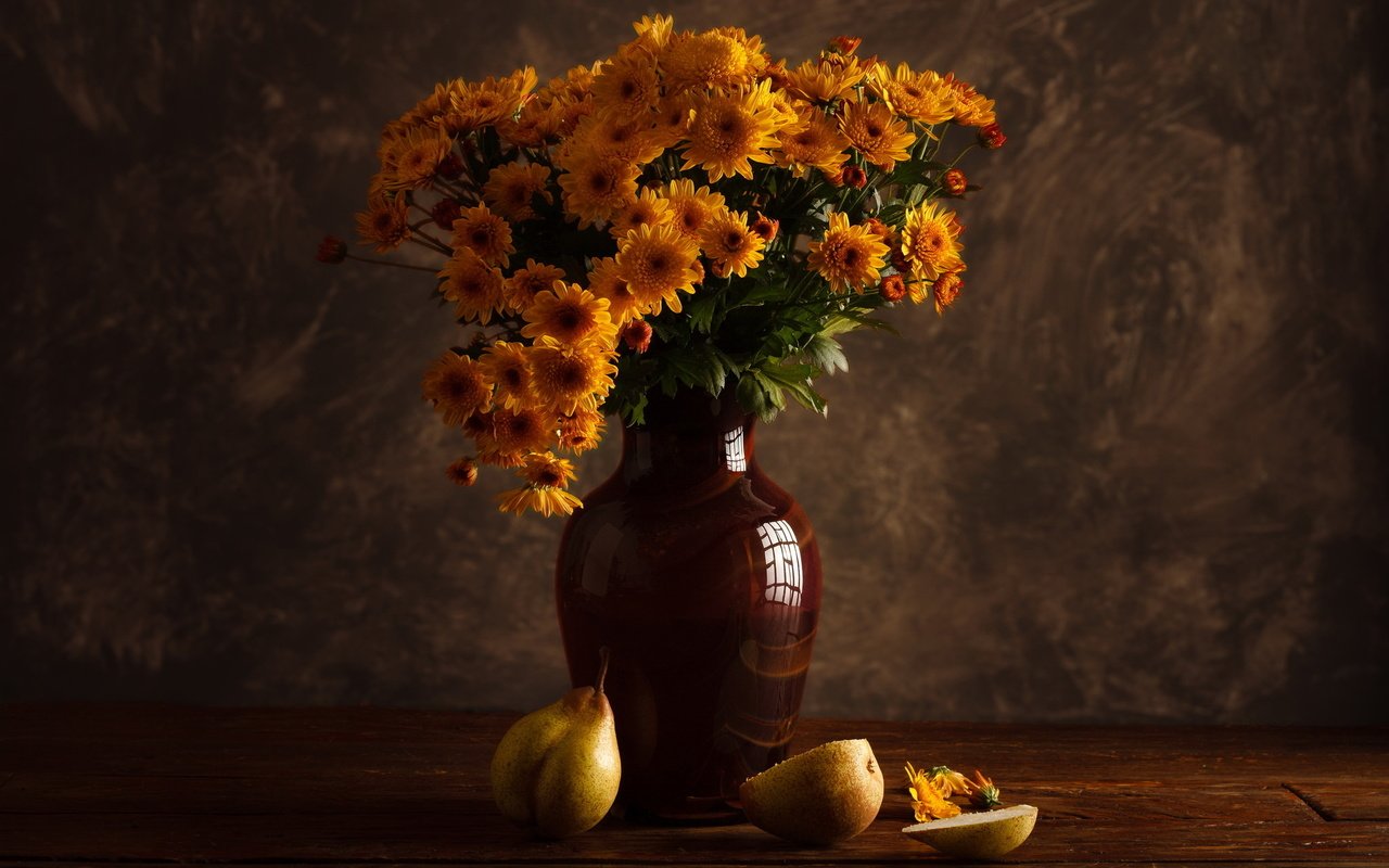 Обои цветы, фон, фрукты, ваза, натюрморт, груши, flowers, background, fruit, vase, still life, pear разрешение 2048x1280 Загрузить