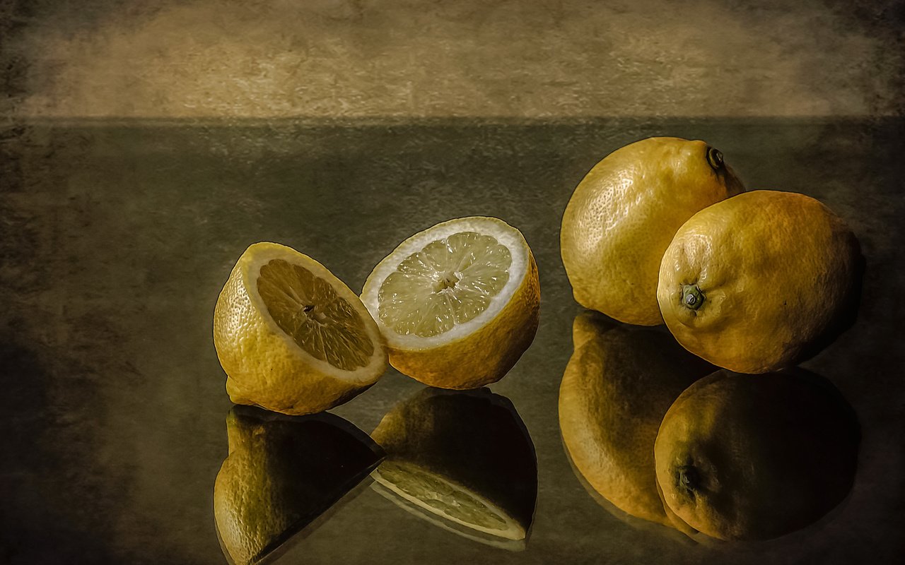 Обои отражение, цитрус, натюрморт, лимоны, reflection, citrus, still life, lemons разрешение 3132x2081 Загрузить