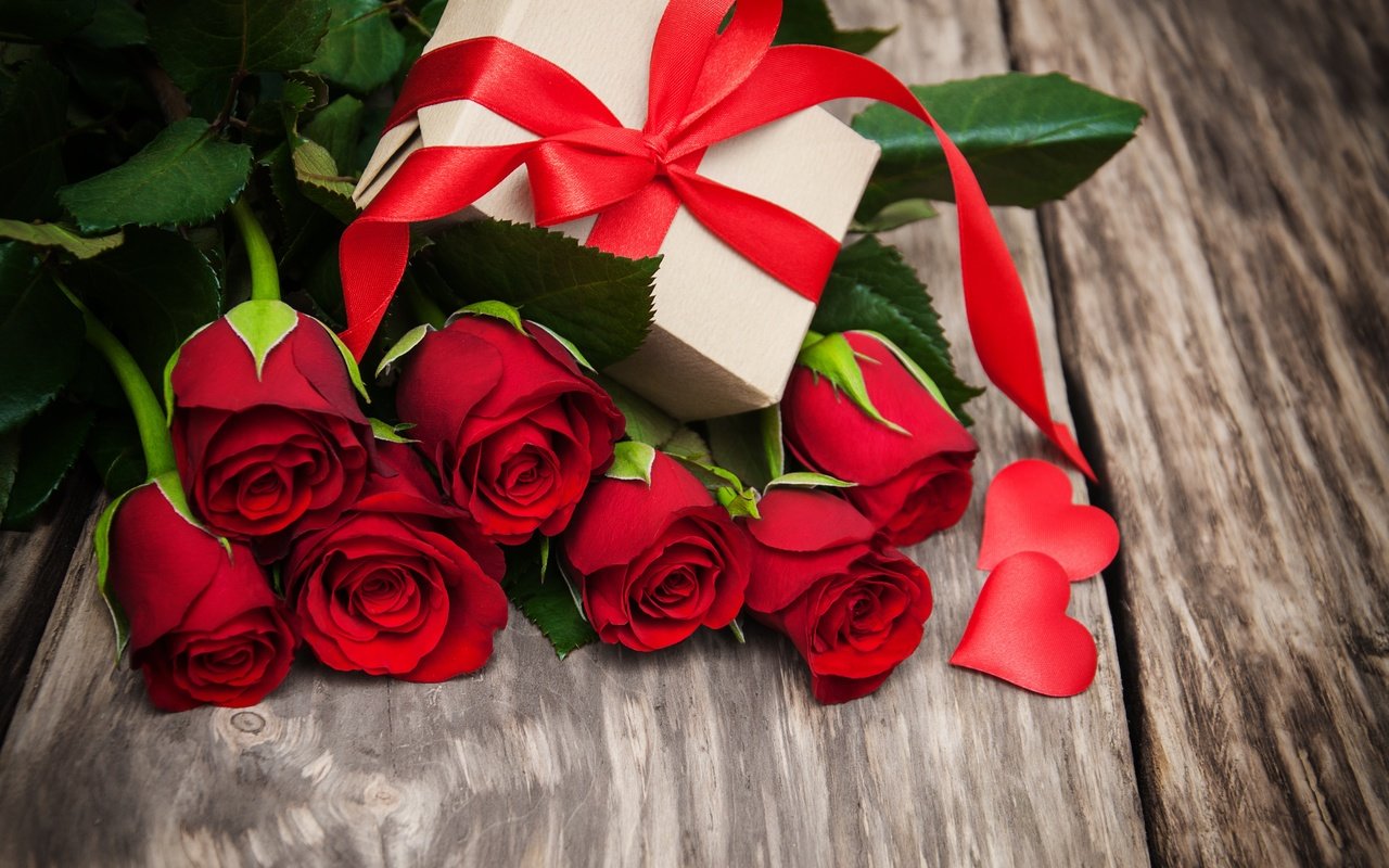 Обои бутоны, красные розы, розы, сердечка, подарок, valentine`s day, романтик, краcный, день святого валентина,  цветы, роз, влюбленная, love, buds, red roses, roses, heart, gift, romantic, red, valentine's day, flowers разрешение 3747x2594 Загрузить