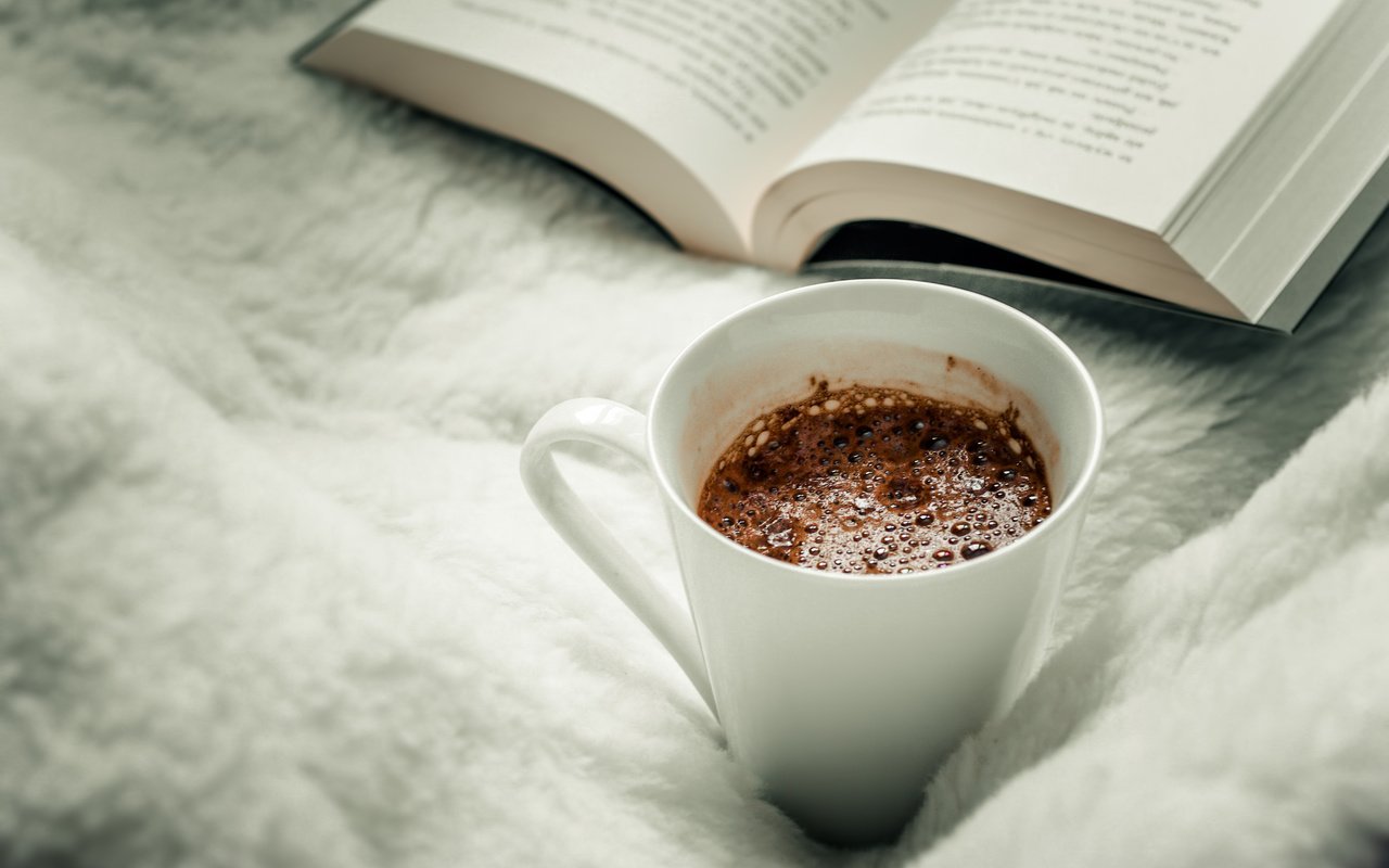Обои кофе, чашка, книга, чтение, coffee, cup, book, reading разрешение 3872x2592 Загрузить