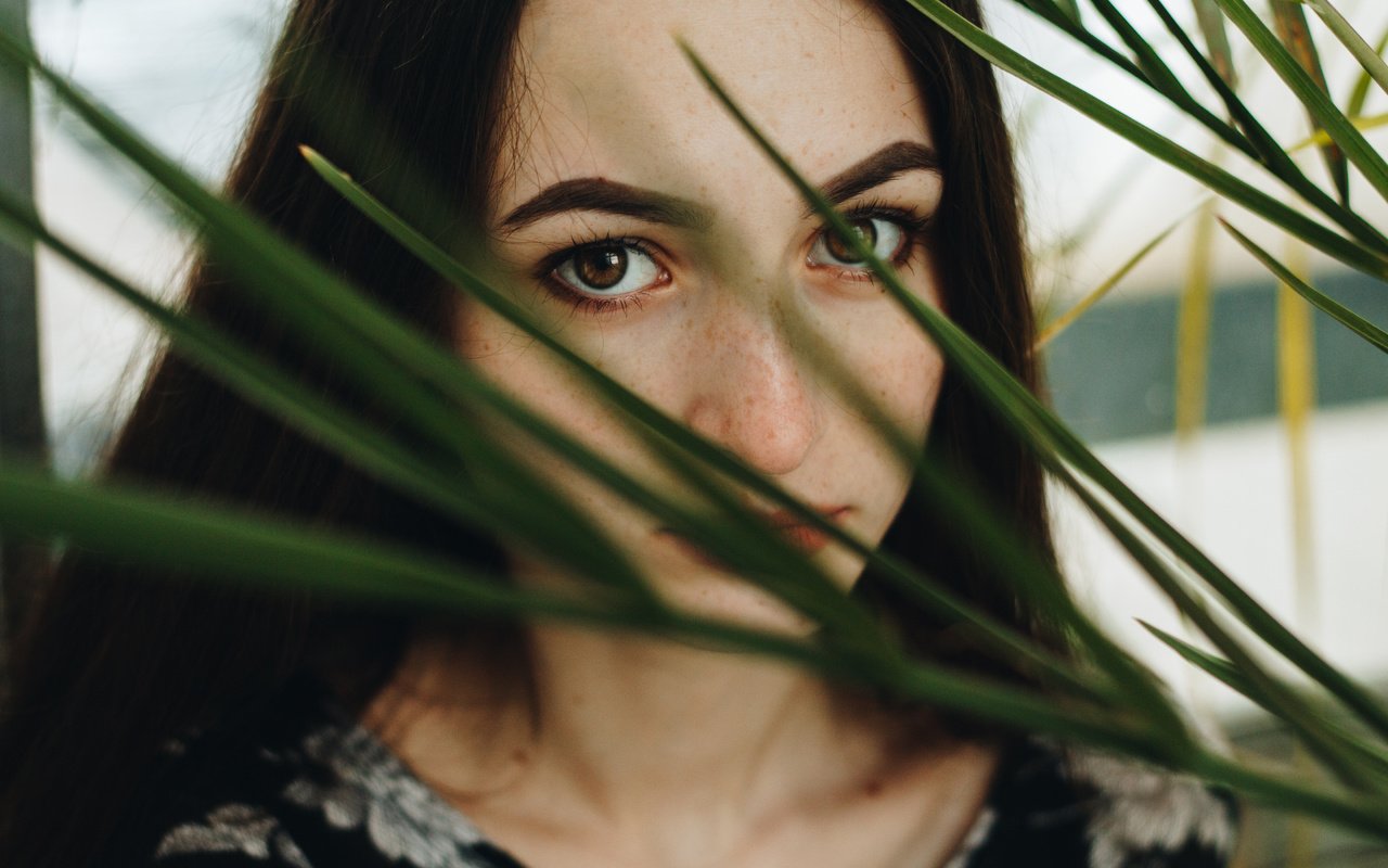 Обои глаза, природа, девушка, портрет, весна, лицо, веснушки, eyes, nature, girl, portrait, spring, face, freckles разрешение 5184x3456 Загрузить