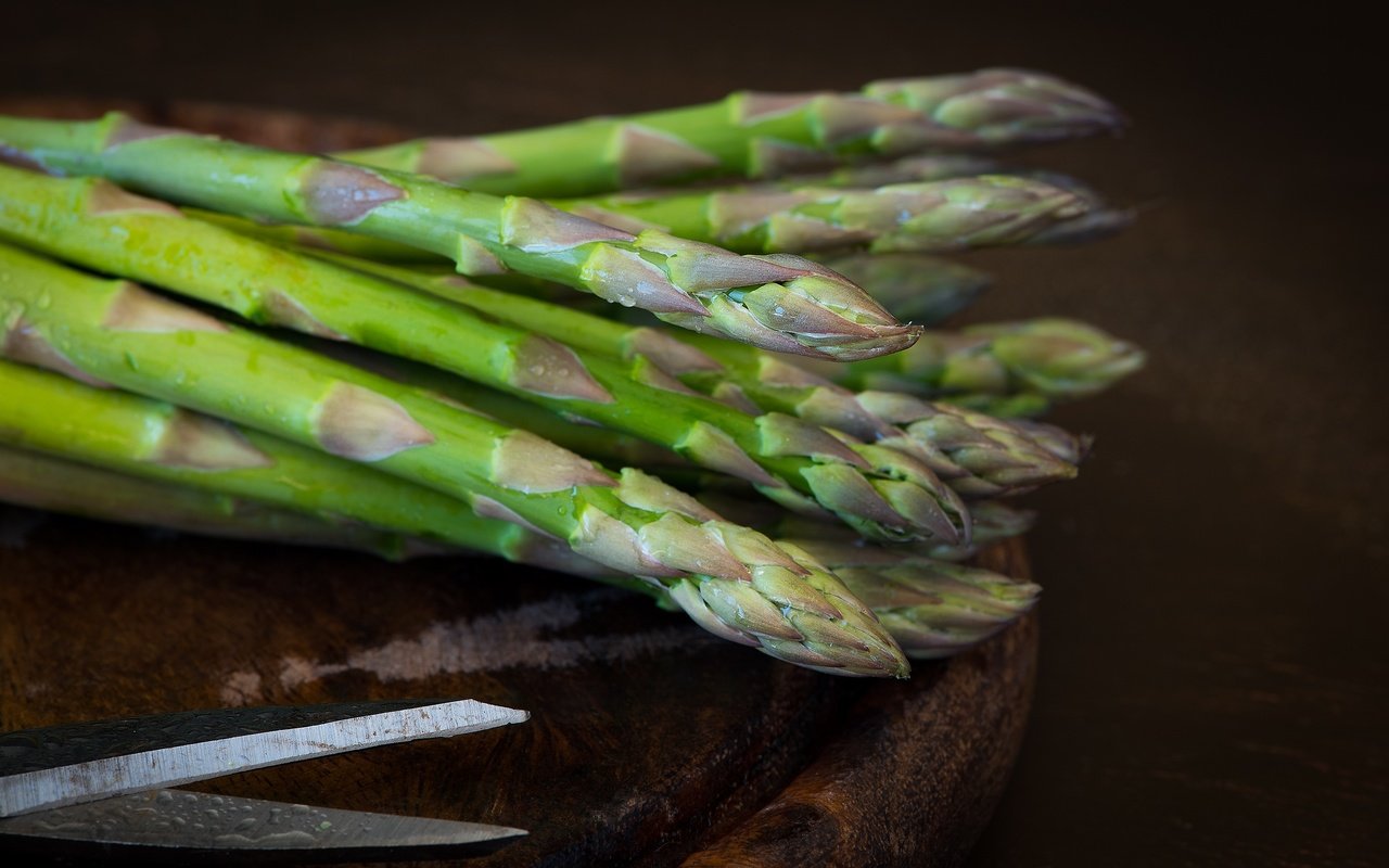 Обои зеленая, овощи, спаржа, green, vegetables, asparagus разрешение 3000x2003 Загрузить