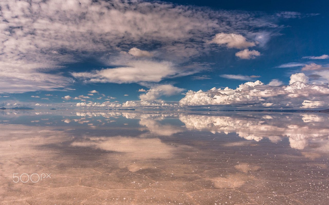 Обои небо, облака, вода, озеро, отражение, пейзаж, солончак, the sky, clouds, water, lake, reflection, landscape, saline разрешение 1920x1200 Загрузить