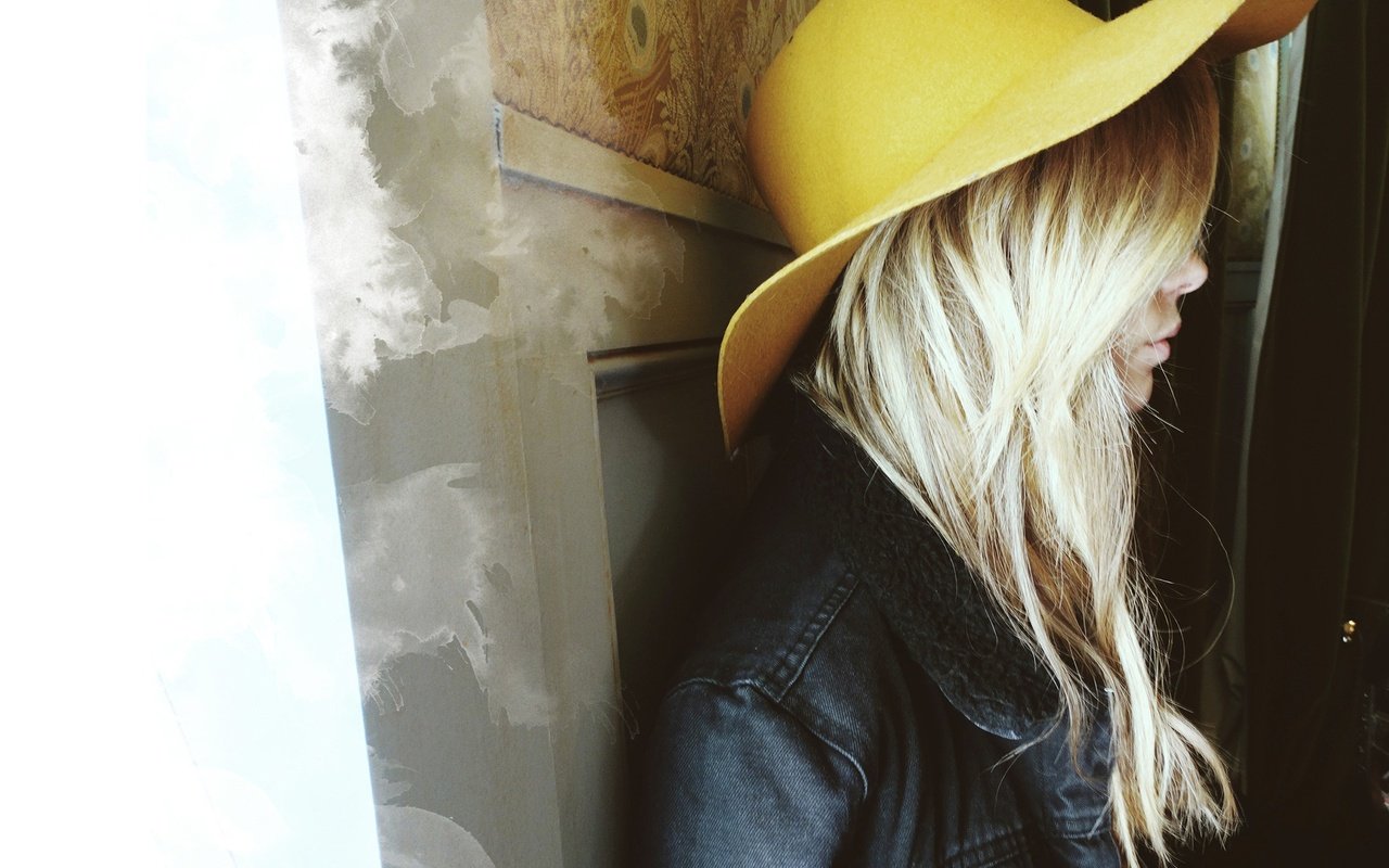 Обои блондинка, профиль, актриса, шляпа, эшли бенсон, blonde, profile, actress, hat, ashley benson разрешение 2048x1365 Загрузить