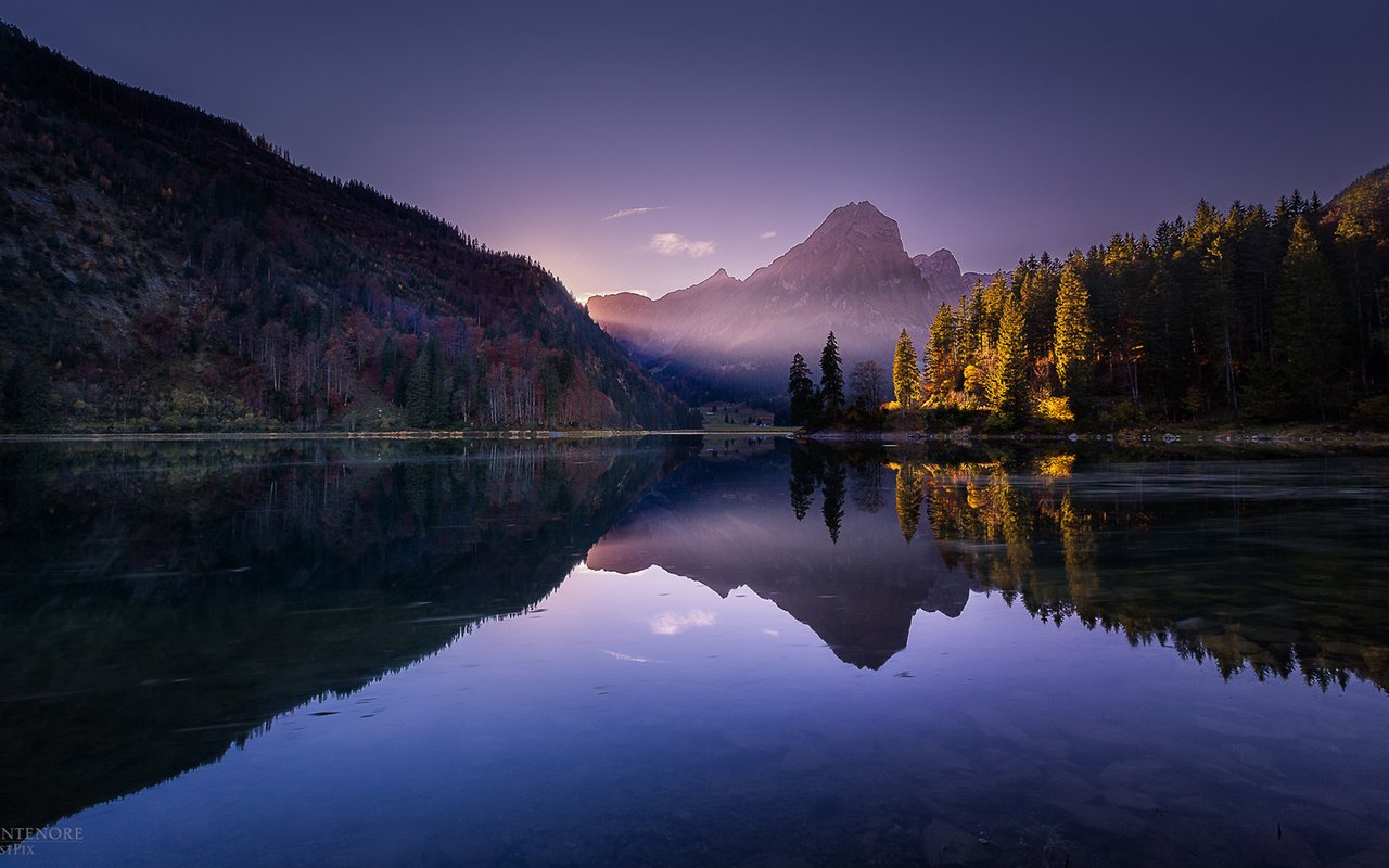 Обои небо, fabio antenore, деревья, озеро, горы, природа, лес, отражение, осень, the sky, trees, lake, mountains, nature, forest, reflection, autumn разрешение 1920x1080 Загрузить