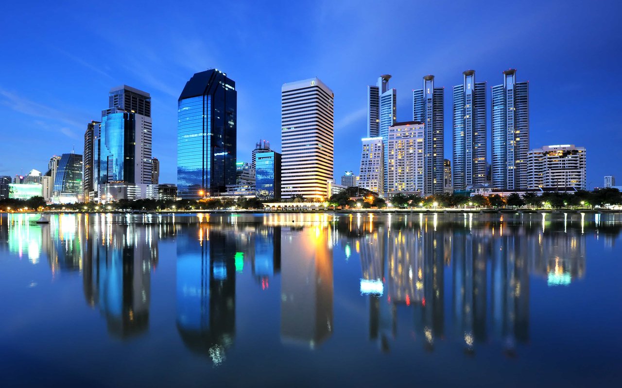 Обои ночь, огни, отражение, город, таиланд, бангкок, night, lights, reflection, the city, thailand, bangkok разрешение 3840x2400 Загрузить