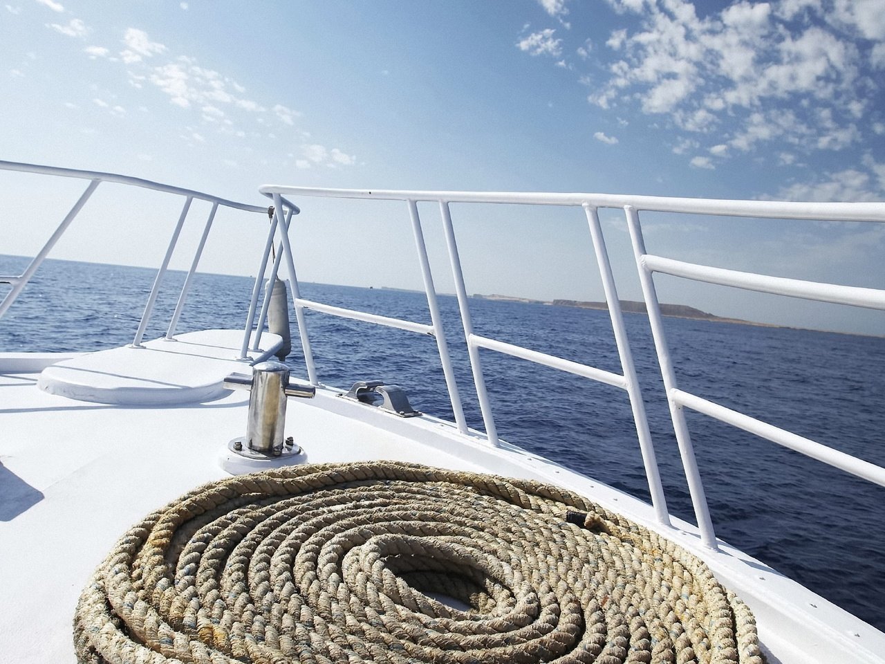Обои море, яхта, канат, бриз, sea, yacht, rope, breeze разрешение 2357x1668 Загрузить