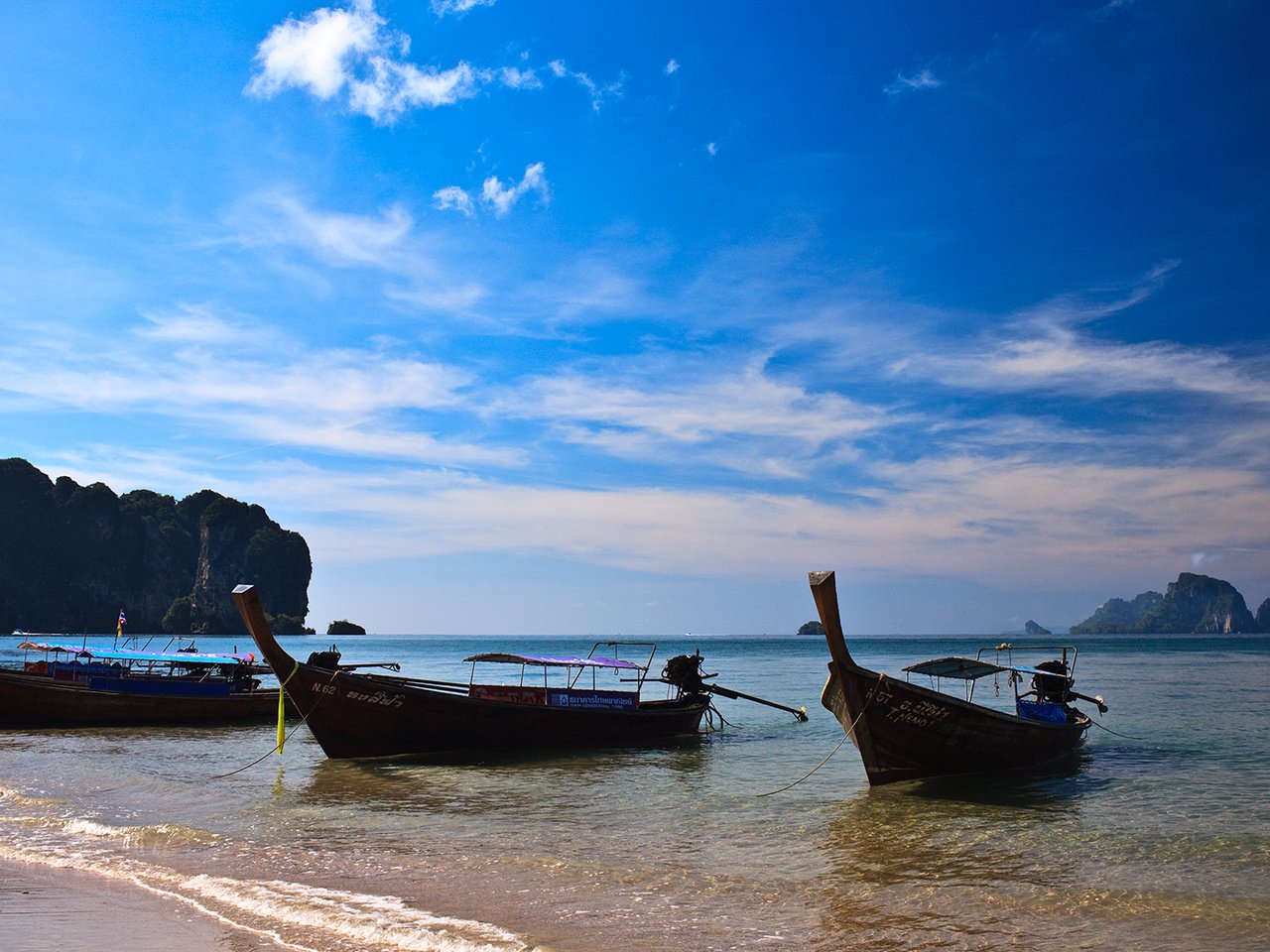 Обои горы, солнце, море, таиланд, лонгбоат, mountains, the sun, sea, thailand, longboat разрешение 1920x1080 Загрузить