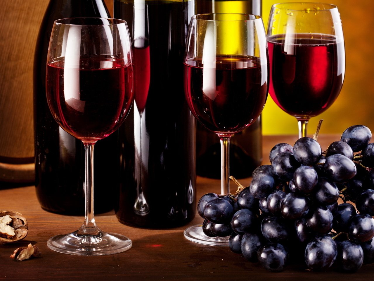 Обои виноград, вино, бокалы, бутылки, кисть, орех, гроздь, grapes, wine, glasses, bottle, brush, walnut, bunch разрешение 1920x1080 Загрузить