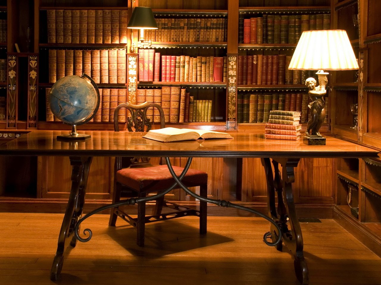 Обои lampa, stol, komnata, knigi, stul, globus, polki, bibliot, book разрешение 4000x2695 Загрузить