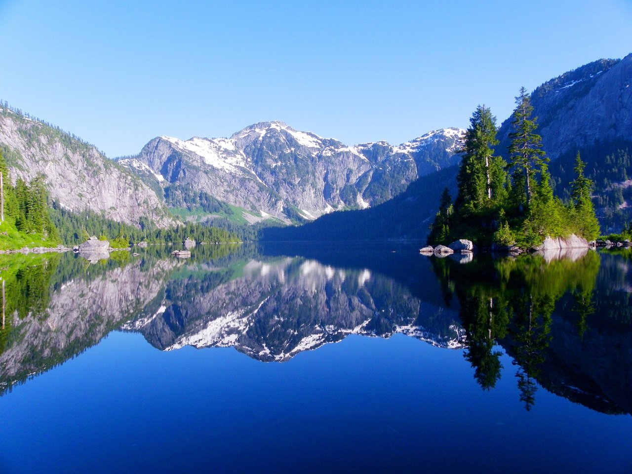 Обои озеро, горы, природа, отражение, пейзаж, канада, lake, mountains, nature, reflection, landscape, canada разрешение 2560x1920 Загрузить