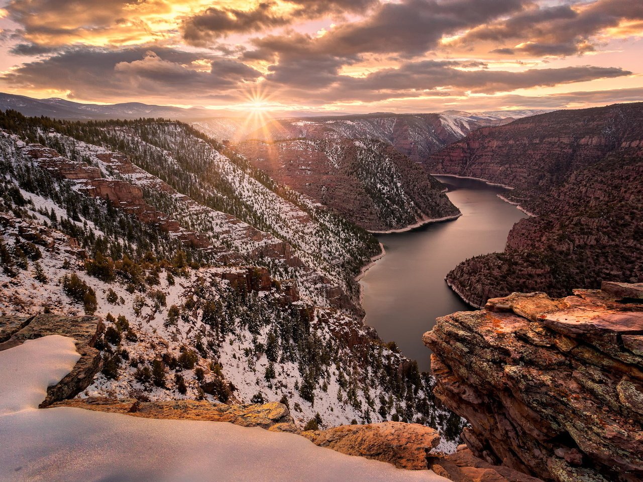 Обои река, горы, скалы, природа, лес, зима, рассвет, river, mountains, rocks, nature, forest, winter, dawn разрешение 2048x1437 Загрузить