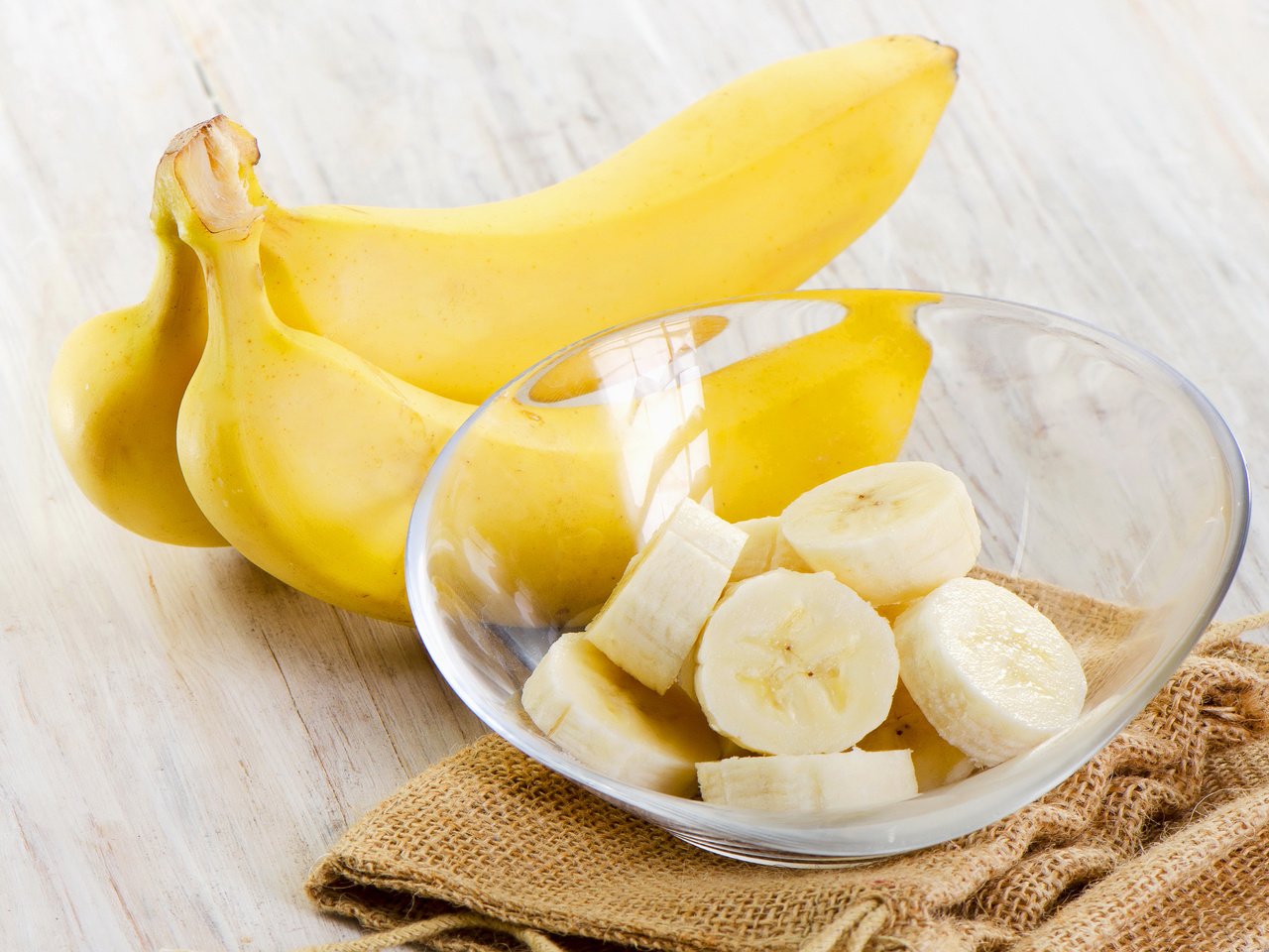 Обои фрукты, плоды, банан, бананы, мешковина, fruit, banana, bananas, burlap разрешение 5000x3501 Загрузить