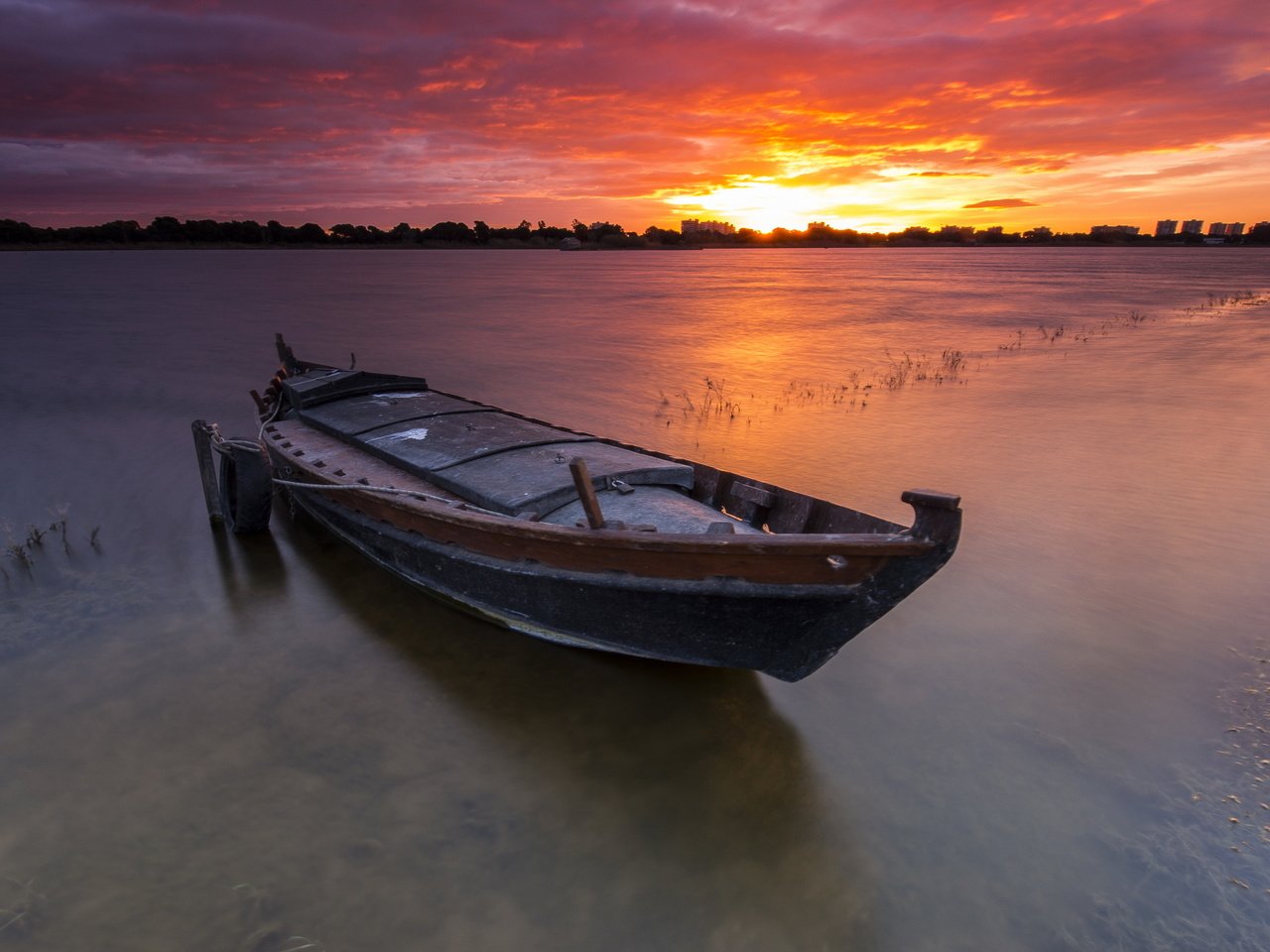 Обои озеро, закат, горизонт, лодка, lake, sunset, horizon, boat разрешение 2560x1707 Загрузить