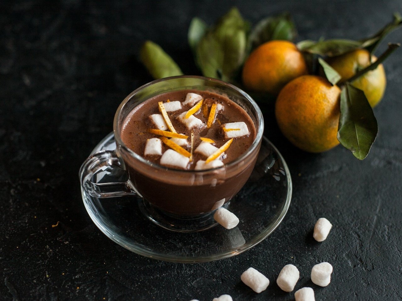 Обои напиток, мандарины, цедра, горячий шоколад, маршмеллоу, drink, tangerines, peel, hot chocolate, marshmallows разрешение 2500x1637 Загрузить