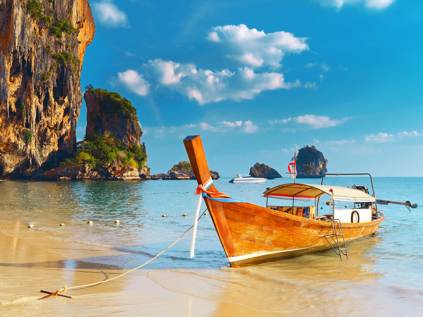 Обои скалы, пляж, лодка, таиланд, тропики, rocks, beach, boat, thailand, tropics разрешение 2560x1600 Загрузить