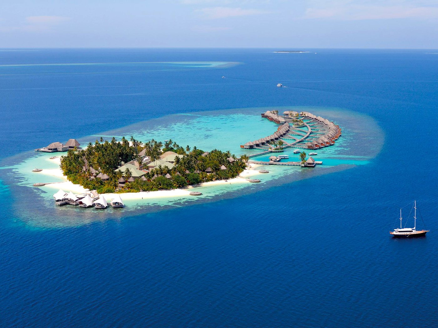 Обои море, яхта, остров, бунгало, тропики, мальдивы, sea, yacht, island, bungalow, tropics, the maldives разрешение 2100x1395 Загрузить
