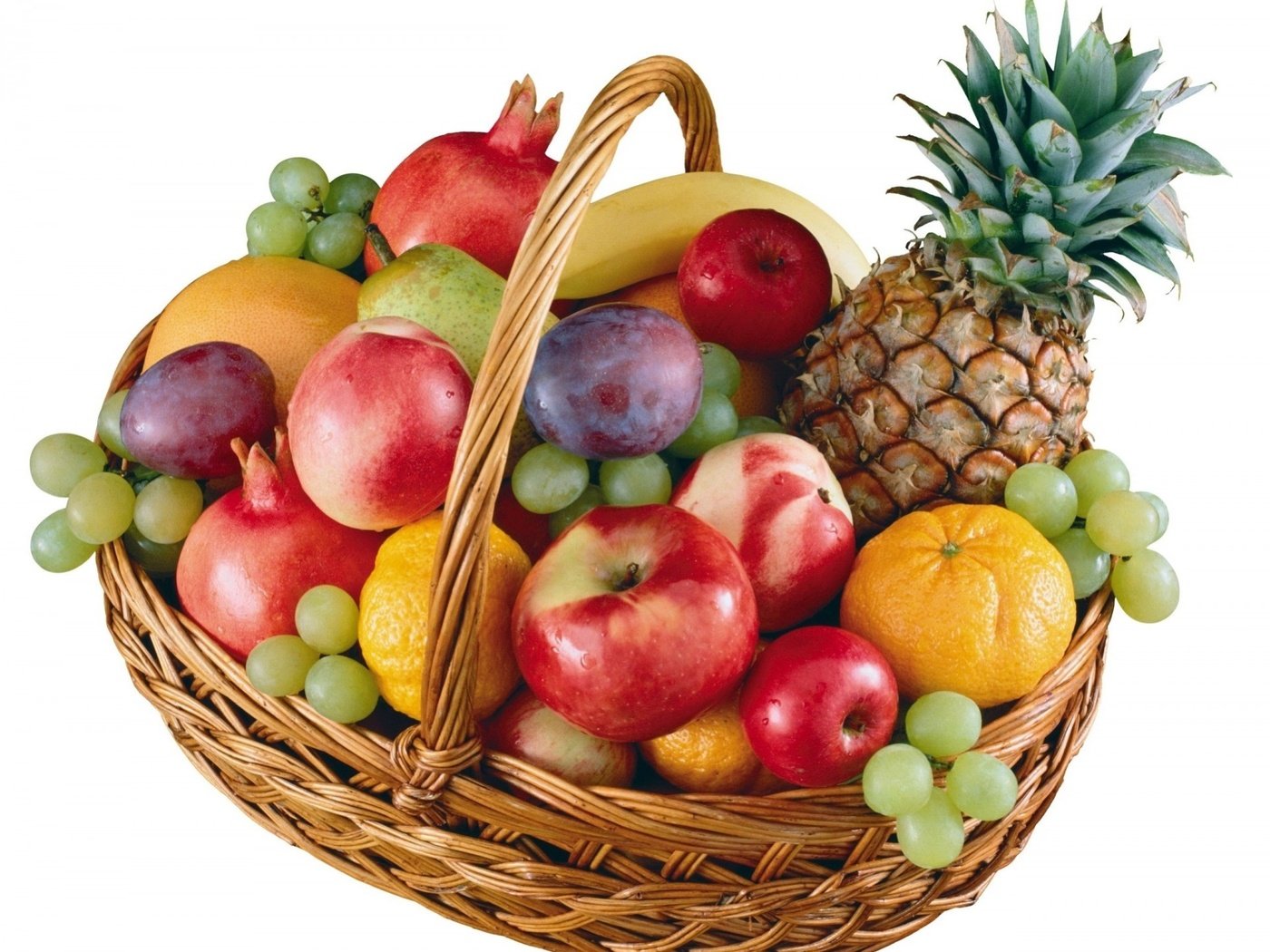 Обои виноград, ананас, фрукты, груша, яблоки, нектарин, апельсины, слива, корзина, гранаты, белый фон, мандарины, бананы, grapes, pineapple, fruit, pear, apples, nectarine, oranges, drain, basket, grenades, white background, tangerines, bananas разрешение 1920x1522 Загрузить