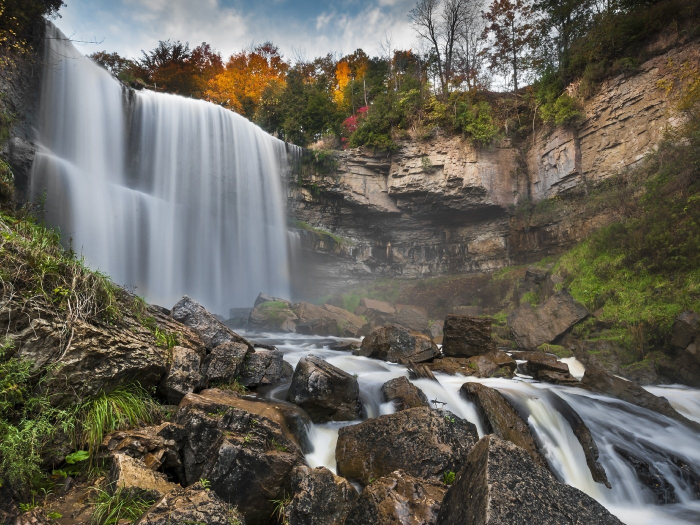 Обои деревья, скалы, природа, водопад, осень, trees, rocks, nature, waterfall, autumn разрешение 1996x1301 Загрузить