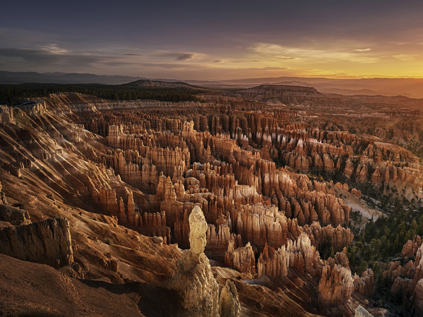 Обои скалы, закат, горизонт, каньон, сша, юта, брайс-каньон, брайс каньон национальный парк, rocks, sunset, horizon, canyon, usa, utah, bryce canyon, bryce canyon national park разрешение 3840x2400 Загрузить
