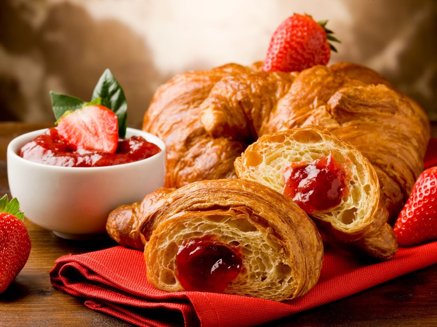 Обои клубника, джем, круассан, strawberry, jam, croissant разрешение 3400x2070 Загрузить