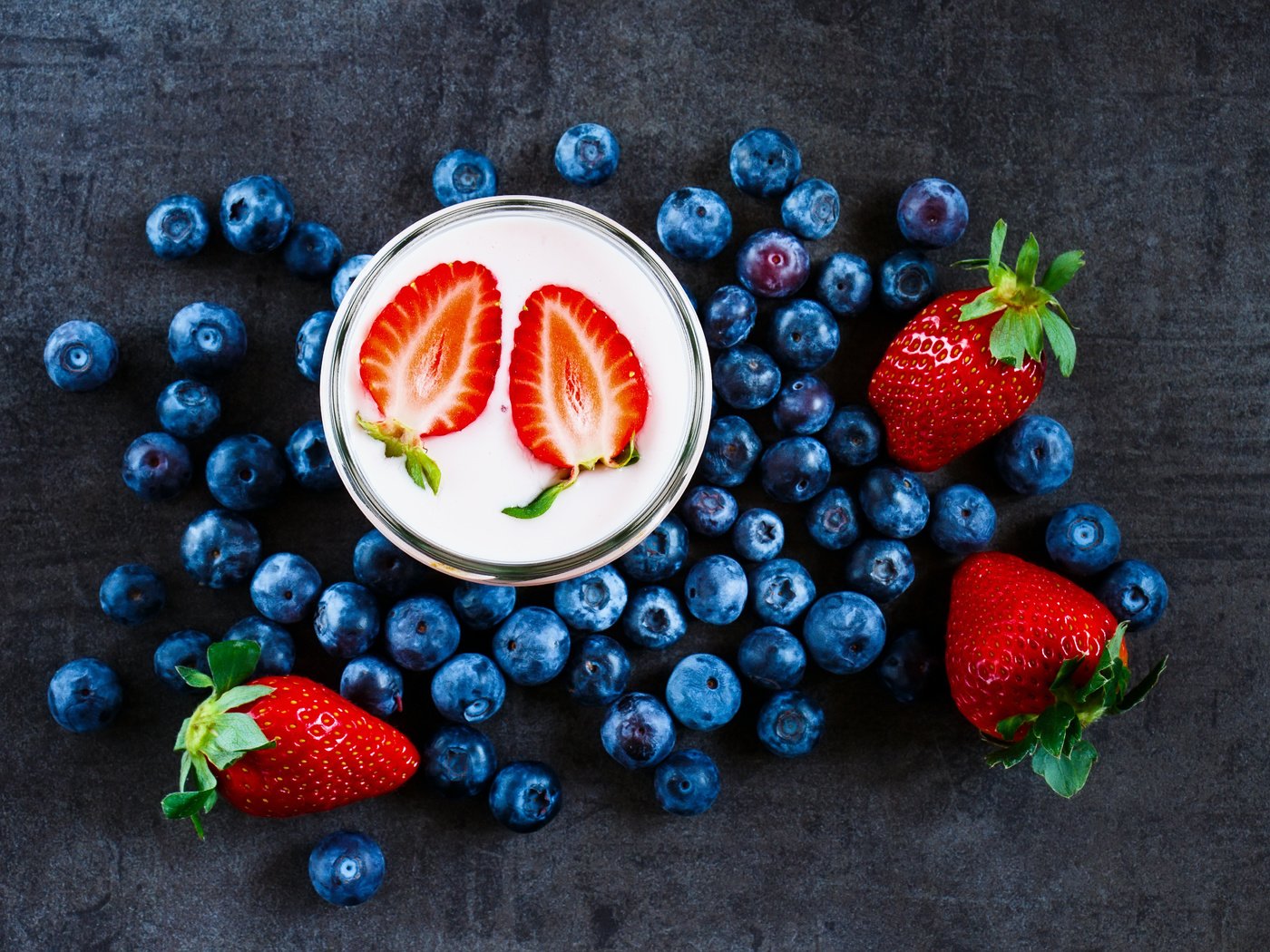 Обои фрукты, клубника, ягоды, черника, завтрак, стакан, йогурт, fruit, strawberry, berries, blueberries, breakfast, glass, yogurt разрешение 5184x3456 Загрузить