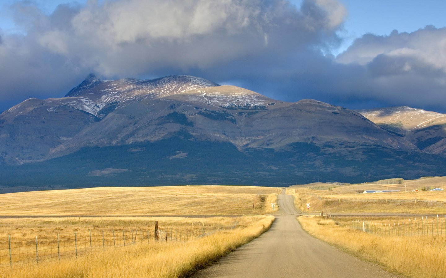 Обои дорога, облака, горы, природа, тучи, вершины, road, clouds, mountains, nature, tops разрешение 1920x1080 Загрузить