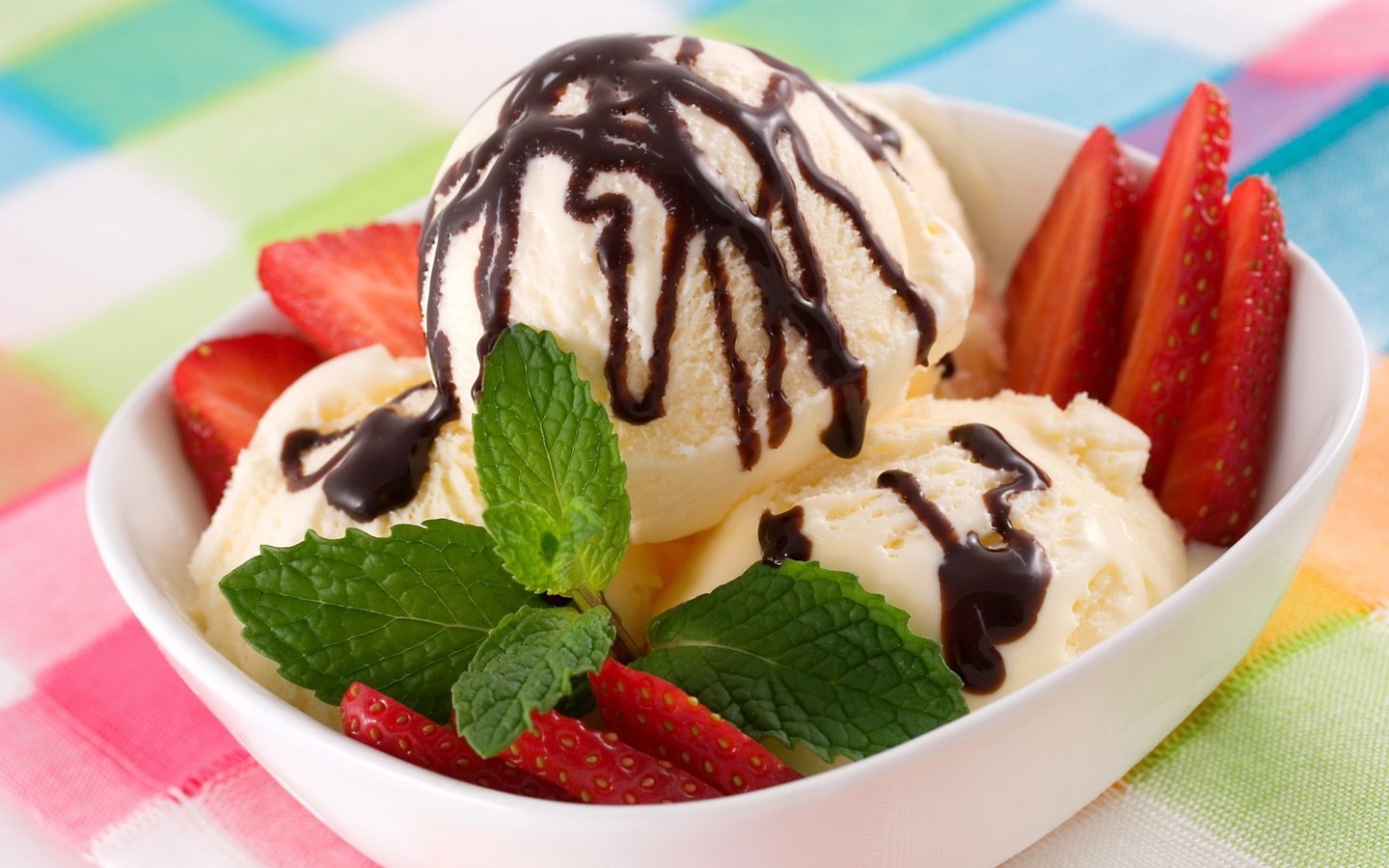 Обои мята, мороженое, клубника, ягоды, шоколад, десерт, mint, ice cream, strawberry, berries, chocolate, dessert разрешение 2560x1600 Загрузить