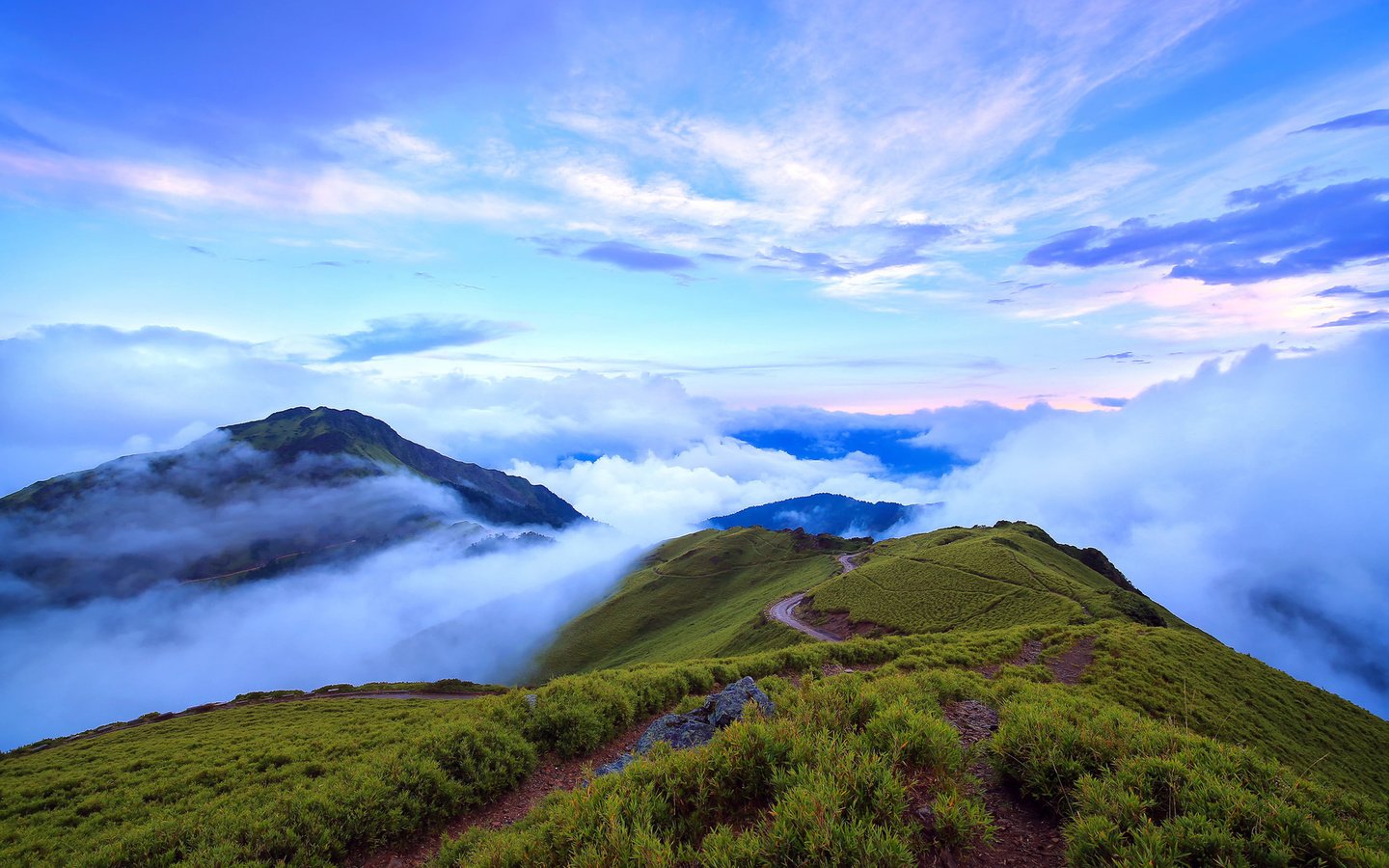 Обои облака, горы, тайвань, наньтоу, clouds, mountains, taiwan, nantou разрешение 1920x1200 Загрузить