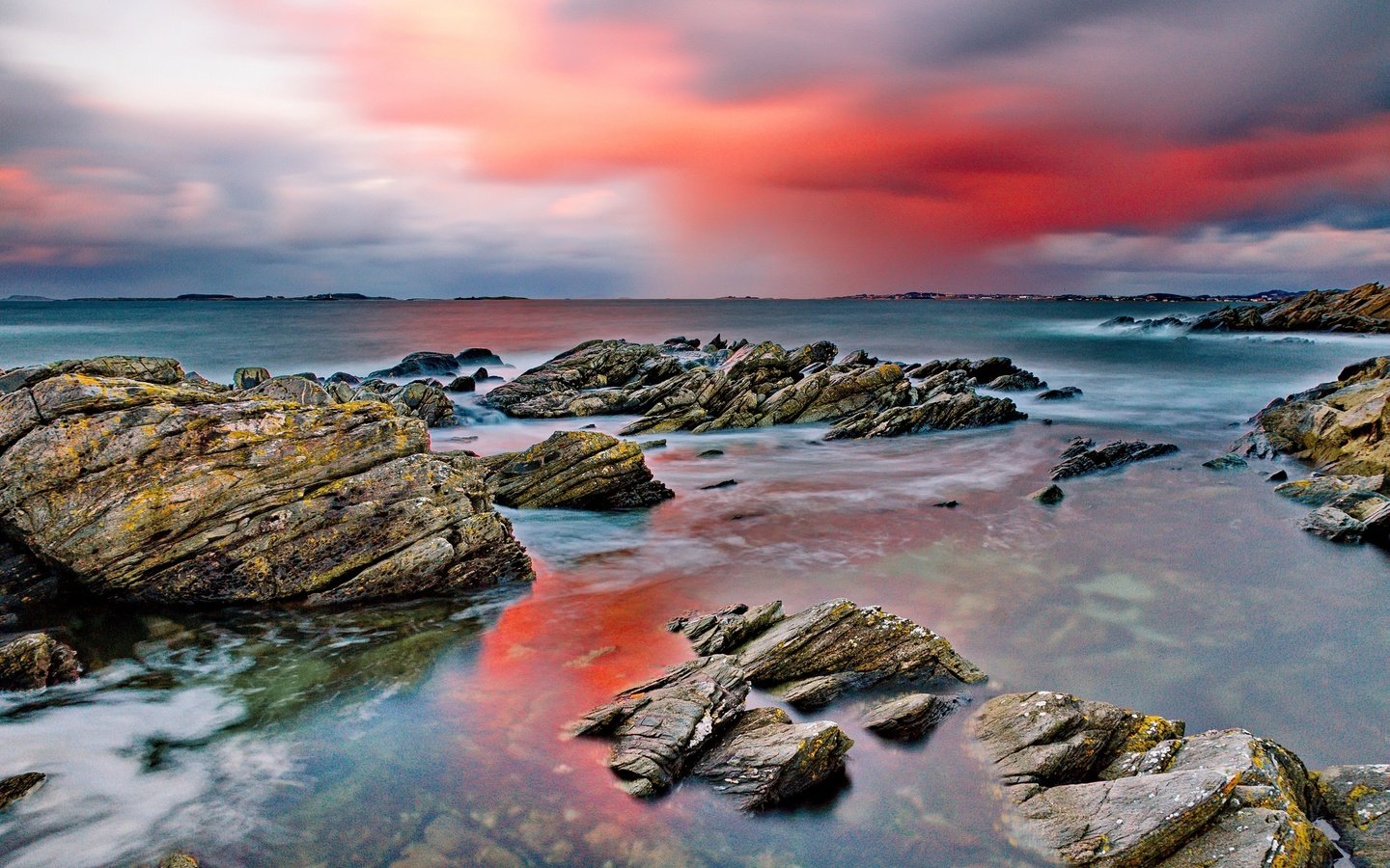 Обои облака, скалы, камни, закат, море, clouds, rocks, stones, sunset, sea разрешение 2048x1375 Загрузить