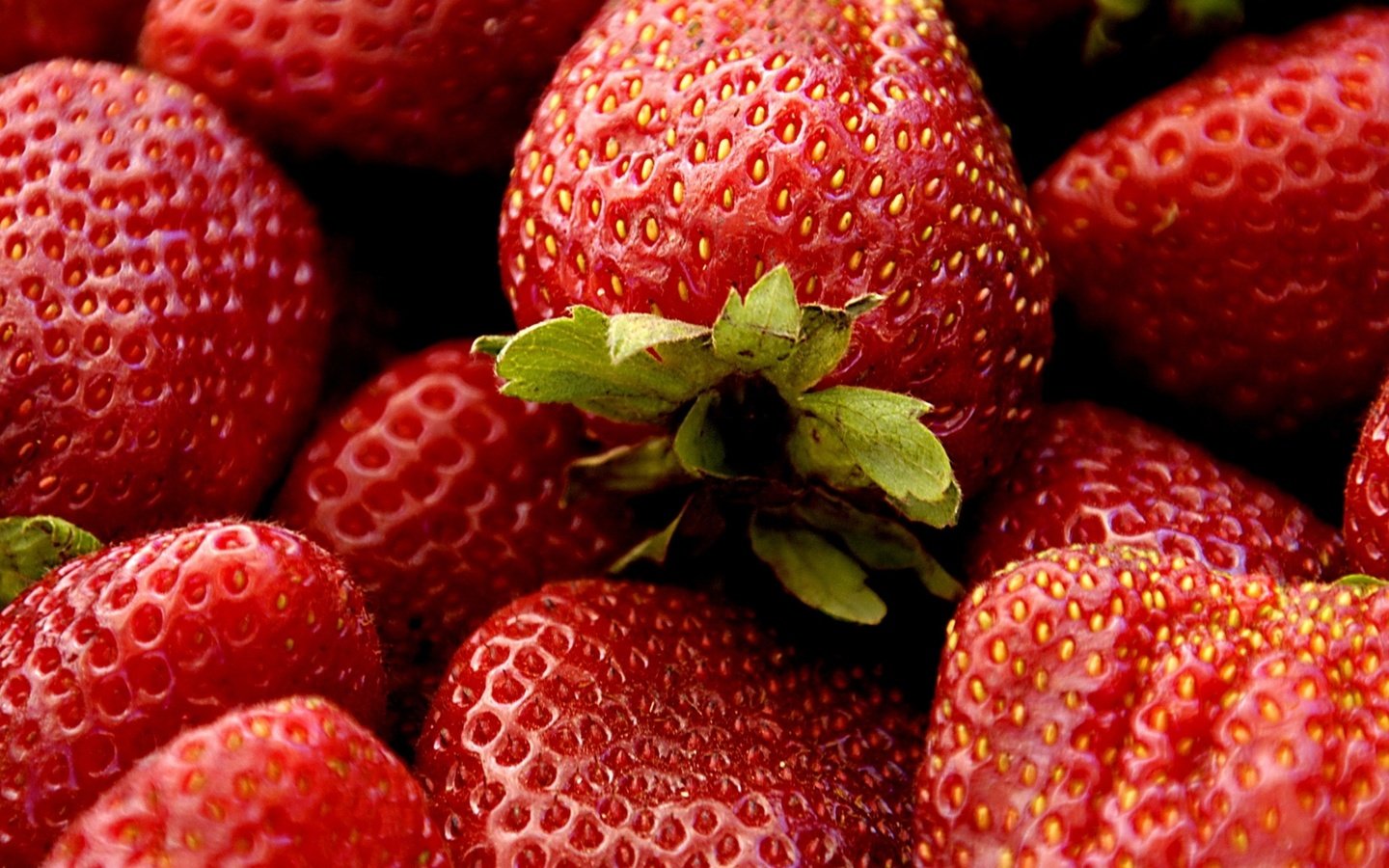 Обои макро, красная, клубника, ягоды, macro, red, strawberry, berries разрешение 1920x1080 Загрузить
