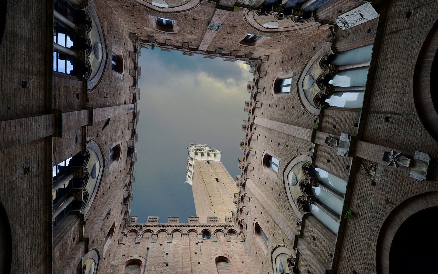 Обои небо, башня, италия, сиена, the sky, tower, italy, siena разрешение 2048x1342 Загрузить