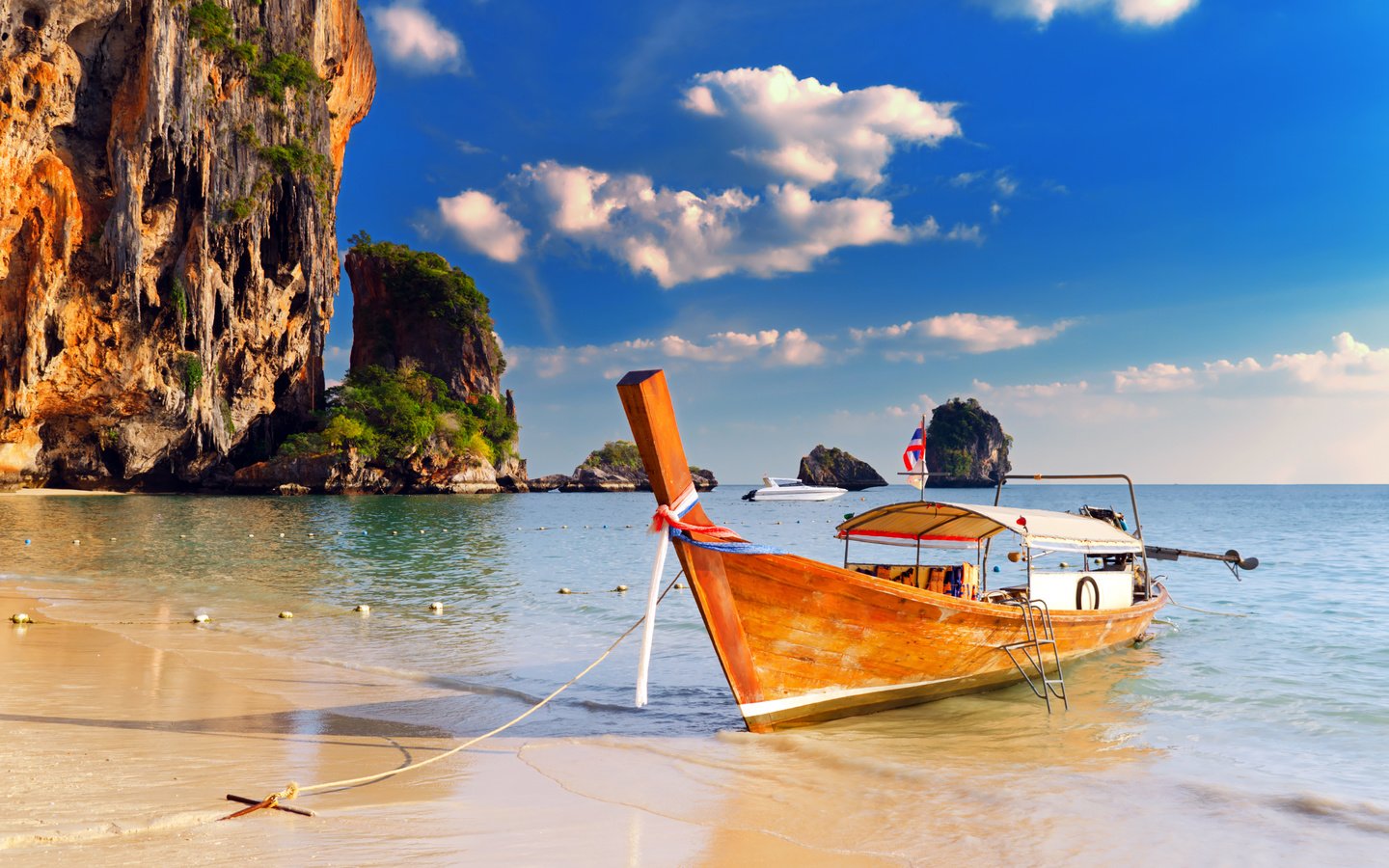 Обои скалы, море, пляж, лодка, отдых, таиланд, rocks, sea, beach, boat, stay, thailand разрешение 4714x3162 Загрузить