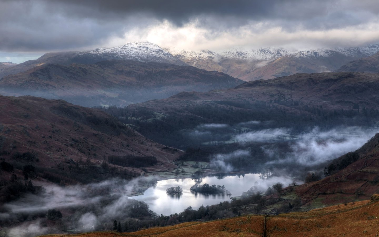 Обои небо, озеро, горы, холмы, туман, англия, the sky, lake, mountains, hills, fog, england разрешение 1920x1280 Загрузить