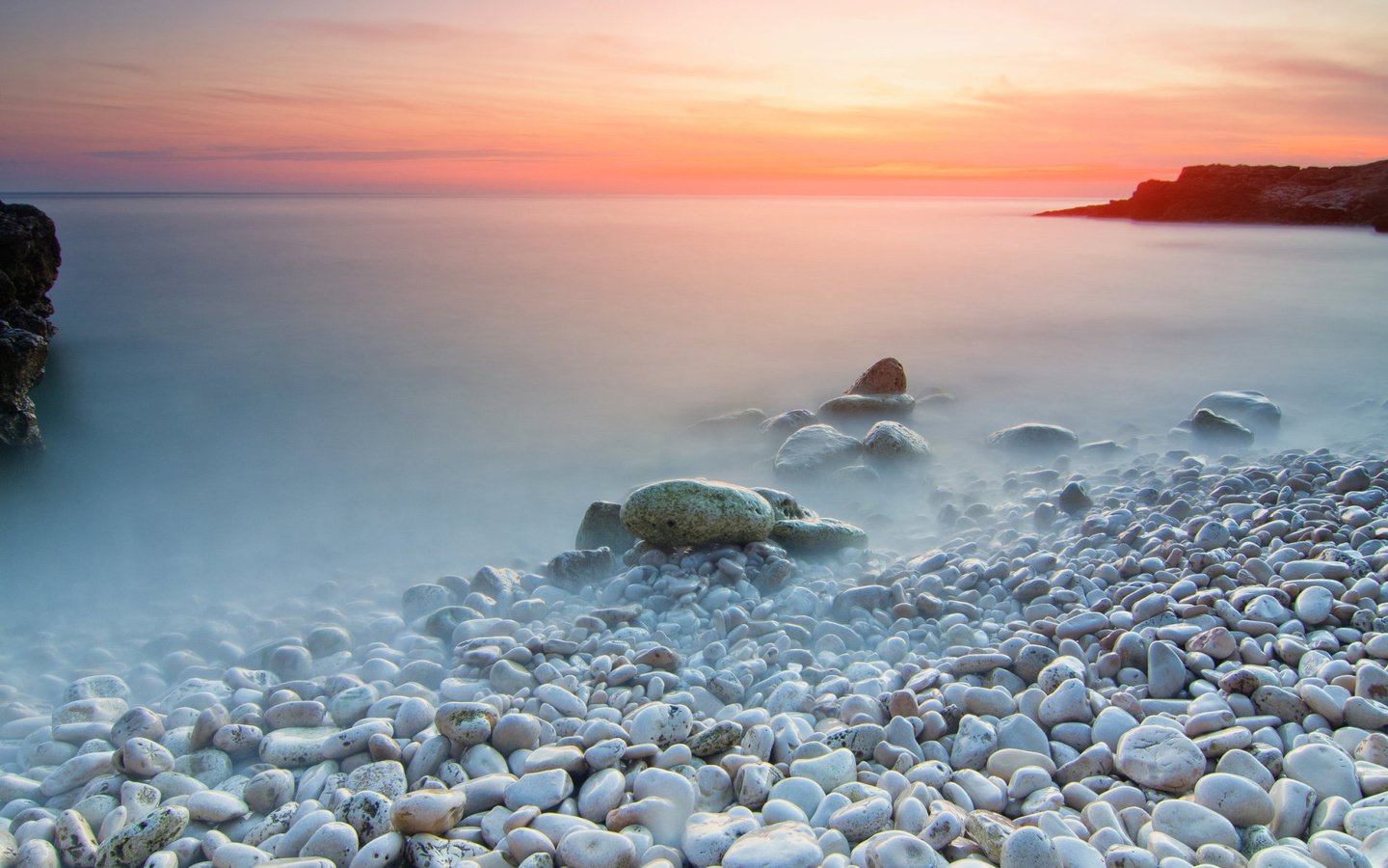 Обои небо, камни, берег, пейзаж, море, горизонт, the sky, stones, shore, landscape, sea, horizon разрешение 1920x1200 Загрузить