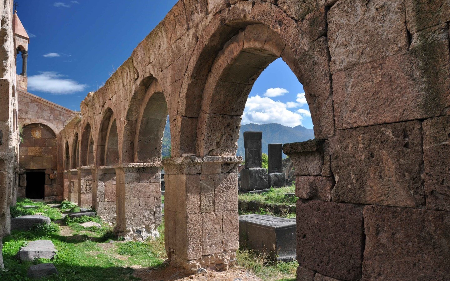 Обои небо, облака, крест, армения, айастан, the sky, clouds, cross, armenia, hayastan разрешение 4288x2848 Загрузить