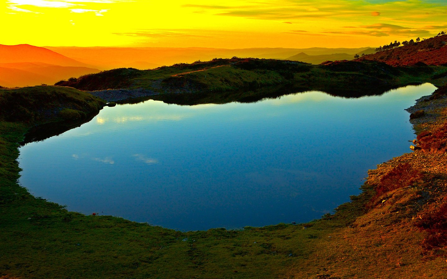 Обои небо, озеро, природа, остров, индонезия, the sky, lake, nature, island, indonesia разрешение 1920x1200 Загрузить