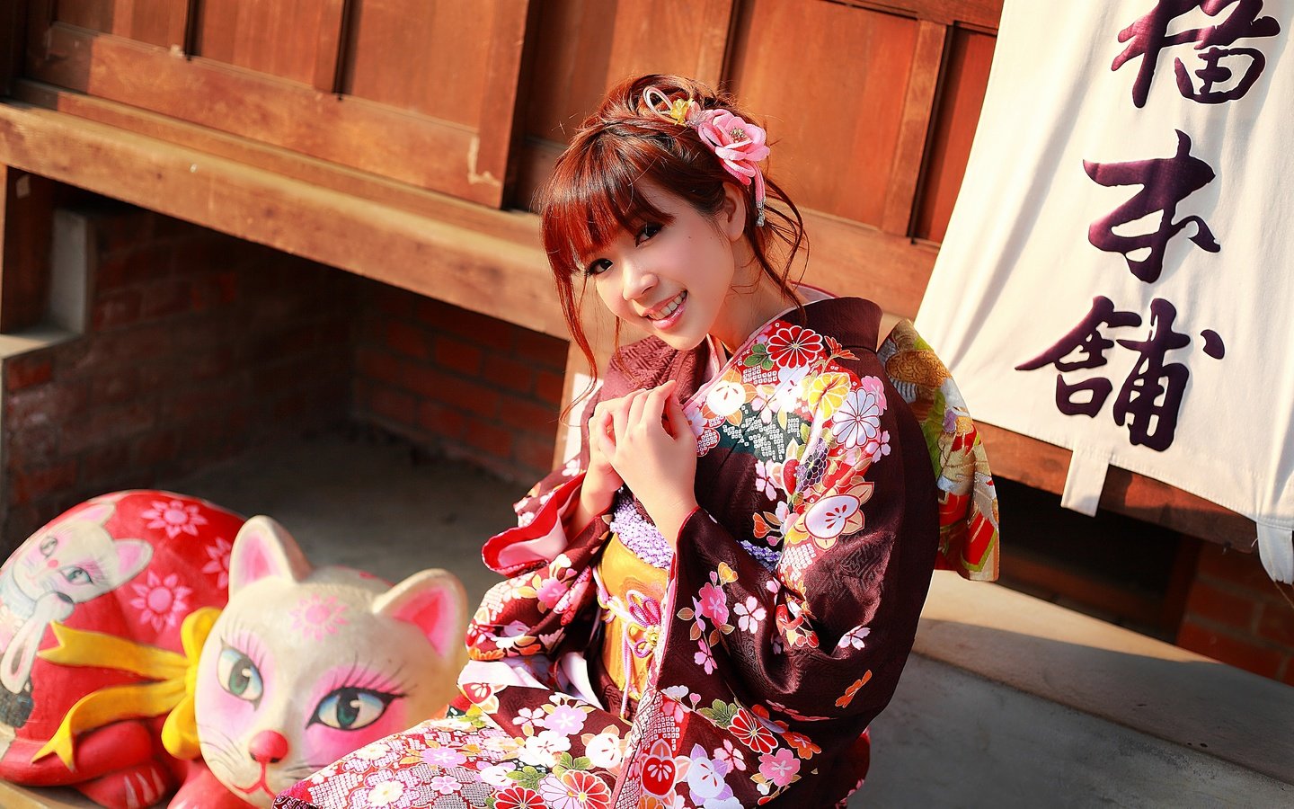 Обои девушка, улыбка, взгляд, лицо, одежда, кимоно, азиатка, girl, smile, look, face, clothing, kimono, asian разрешение 5055x3370 Загрузить
