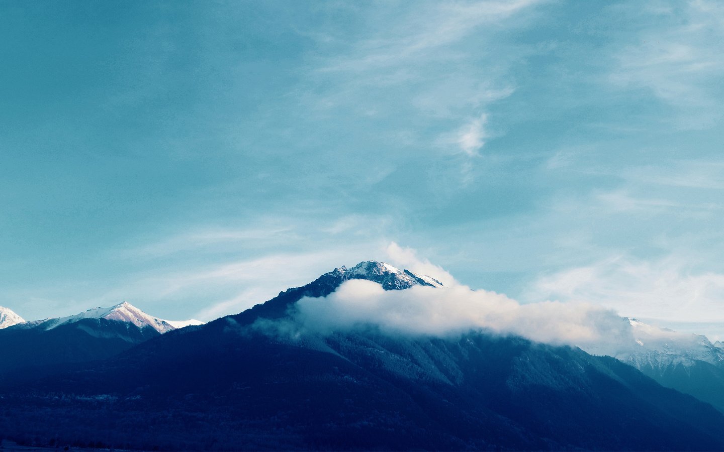 Обои небо, облака, горы, россия, кавказ, the sky, clouds, mountains, russia, the caucasus разрешение 2560x1440 Загрузить