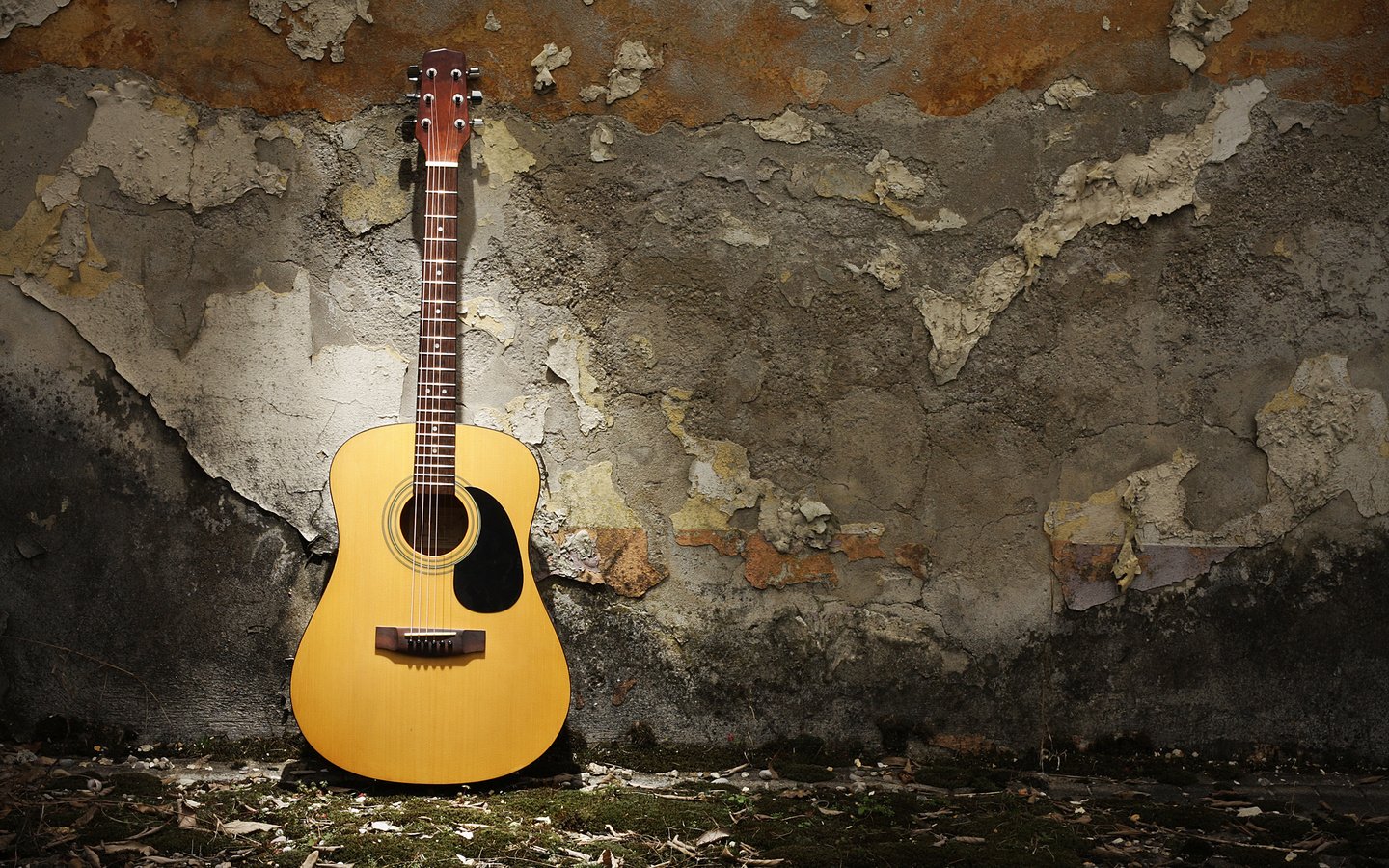 Обои гитара, музыка, стена, музыкальный инструмент, guitar, music, wall, musical instrument разрешение 2880x1800 Загрузить