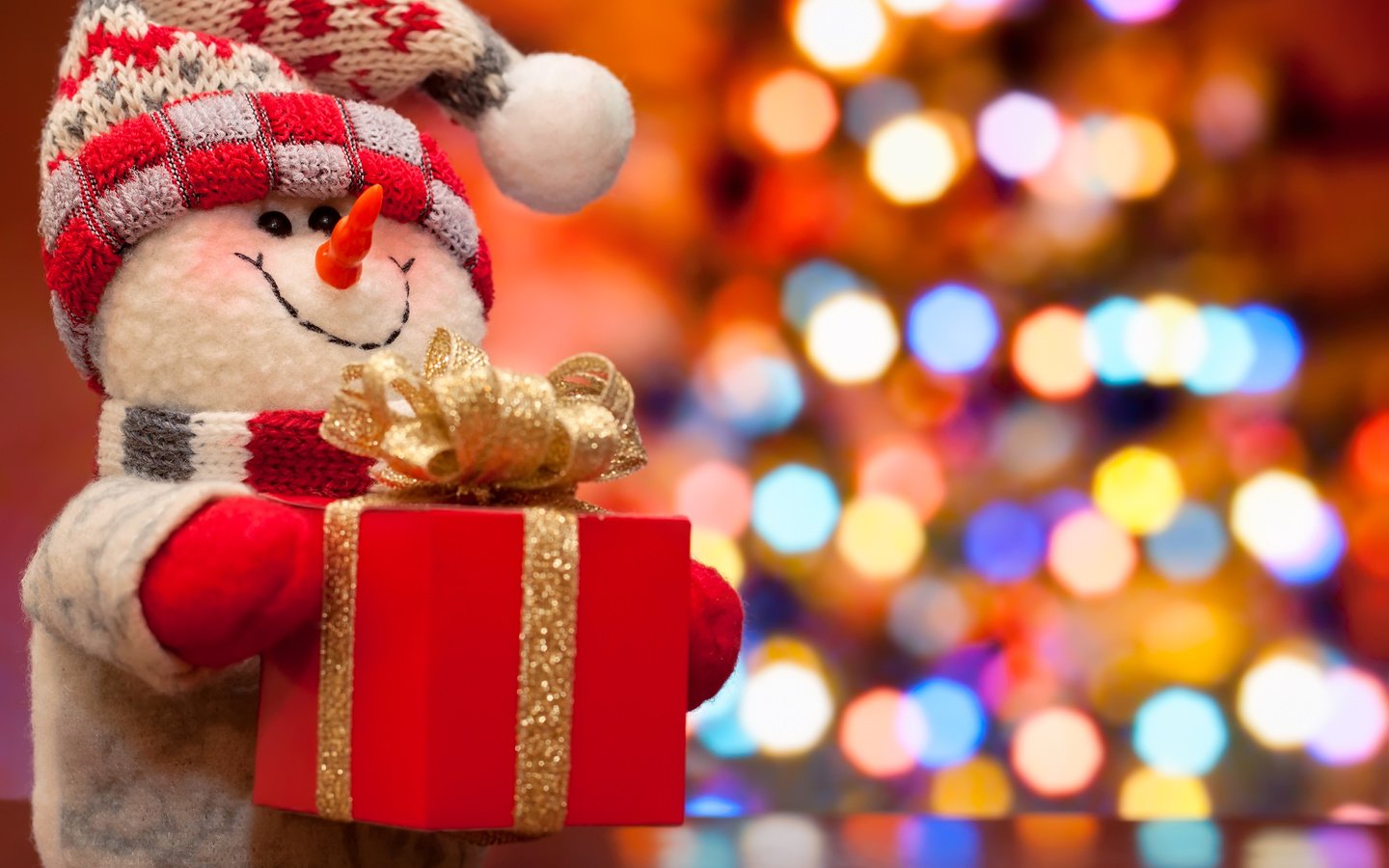 Обои новый год, снеговик, подарок, праздник, рождество, коробка, new year, snowman, gift, holiday, christmas, box разрешение 4633x3089 Загрузить