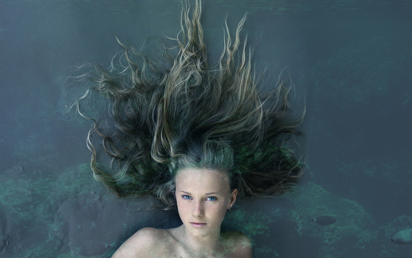 Волосы под водой