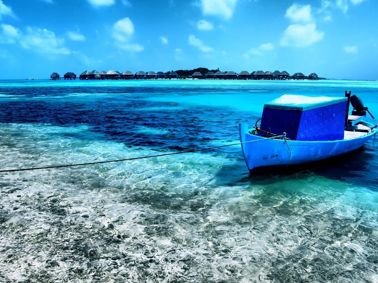 Boat island. Остров Блю Уотер. Лодка на острове. Голубая лодка. Синяя лодка.