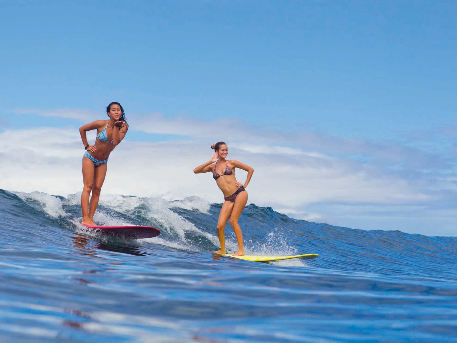Обои девушки, серфинг, тропики, мальдивы, girls, surfing, tropics, the maldives разрешение 1920x1200 Загрузить