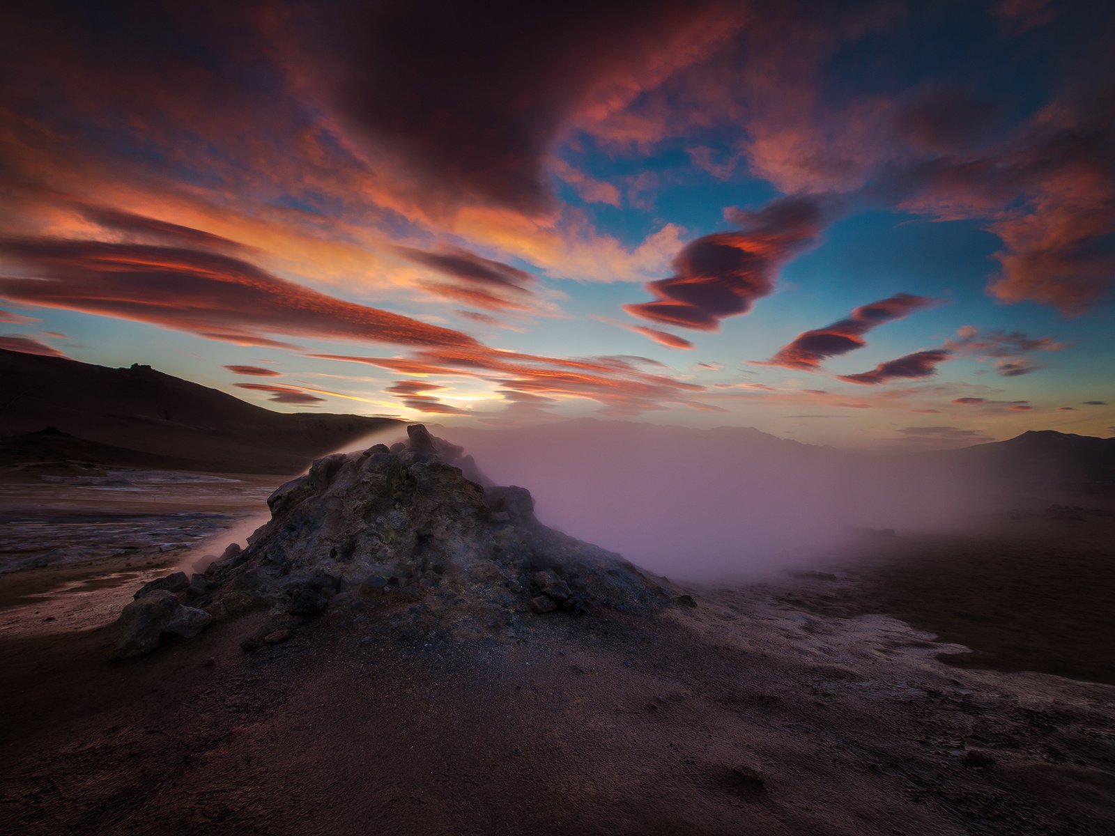 Обои небо, облака, горы, камни, закат, the sky, clouds, mountains, stones, sunset разрешение 1920x1282 Загрузить