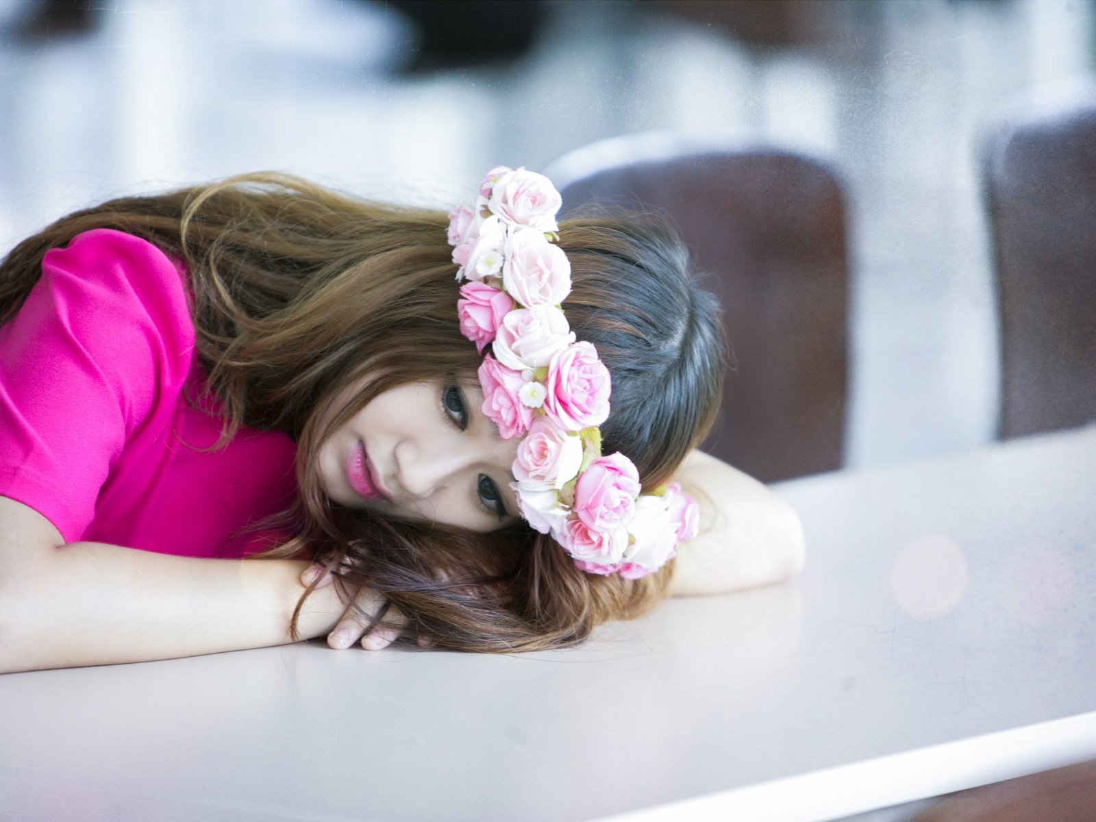 Обои цветы, девушка, венок, азиатка, flowers, girl, wreath, asian разрешение 2881x1921 Загрузить
